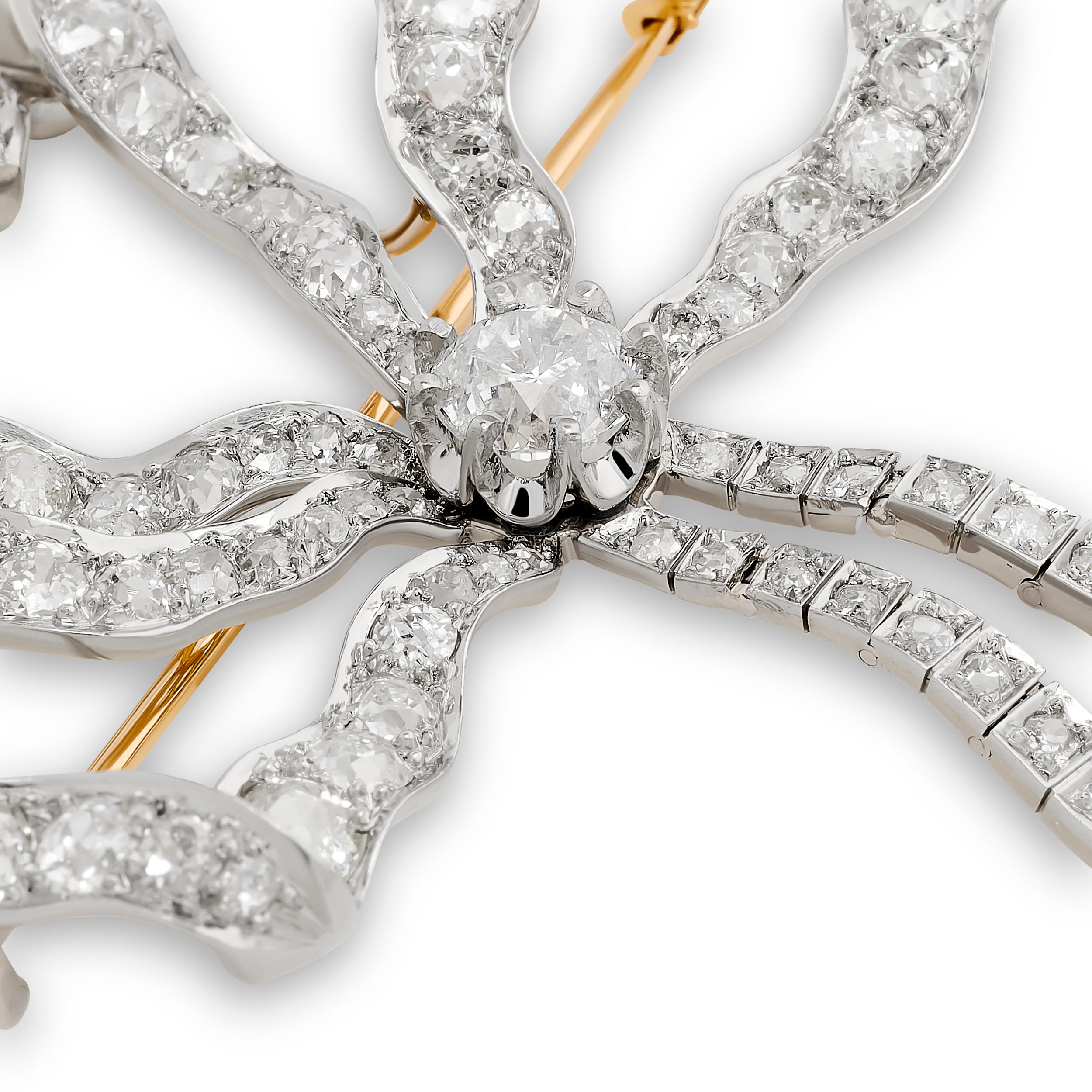 Platin auf 14 Karat Gelbgold Antik Diamant Schleife Pin im Zustand „Gut“ im Angebot in Philadelphia, PA