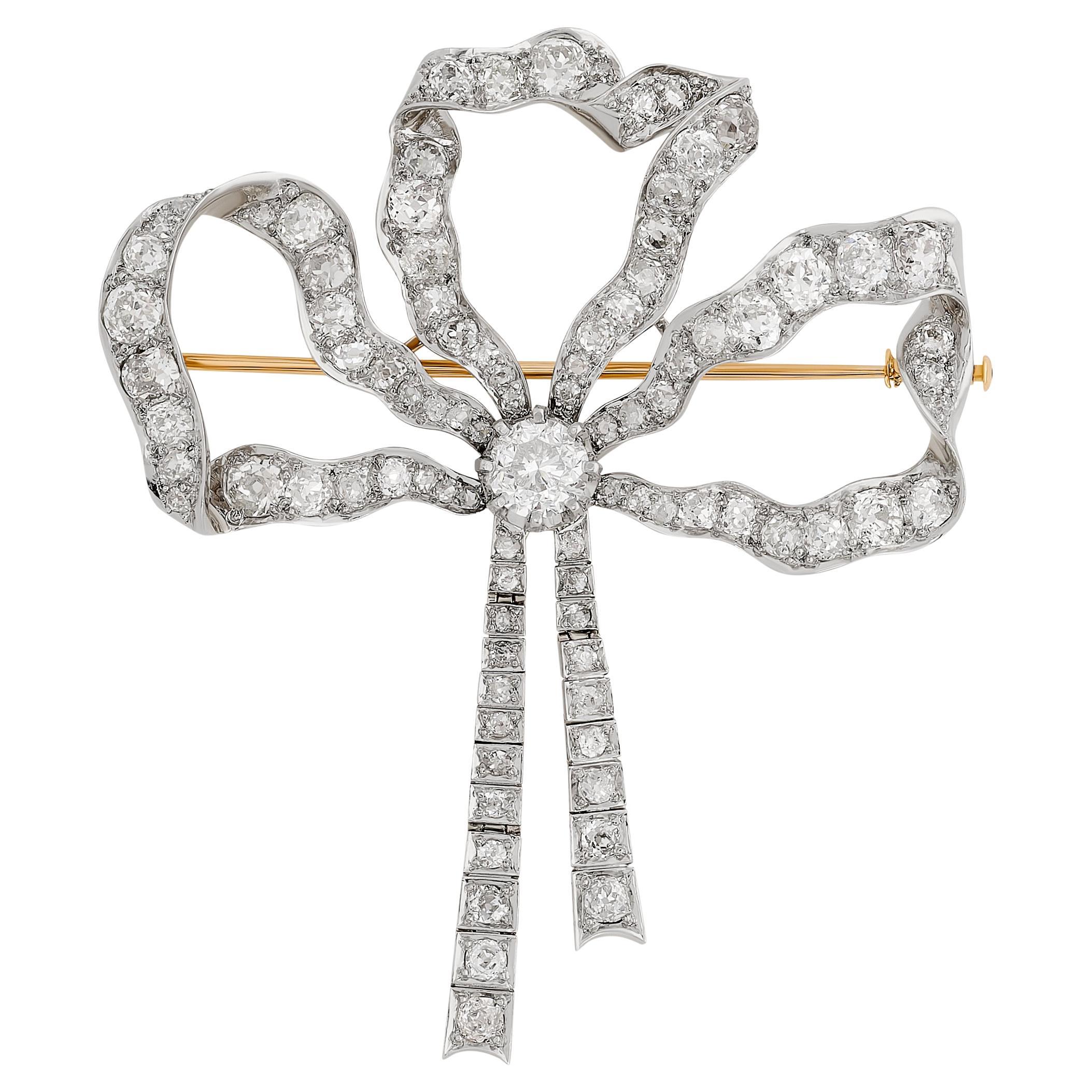 Platin auf 14 Karat Gelbgold Antik Diamant Schleife Pin im Angebot