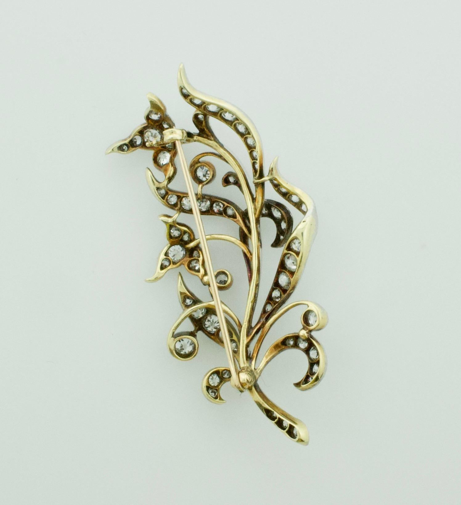 Women's or Men's Platinum on Yellow Gold circa 1910 Edwardian Brooch 2.25 Carat For Sale