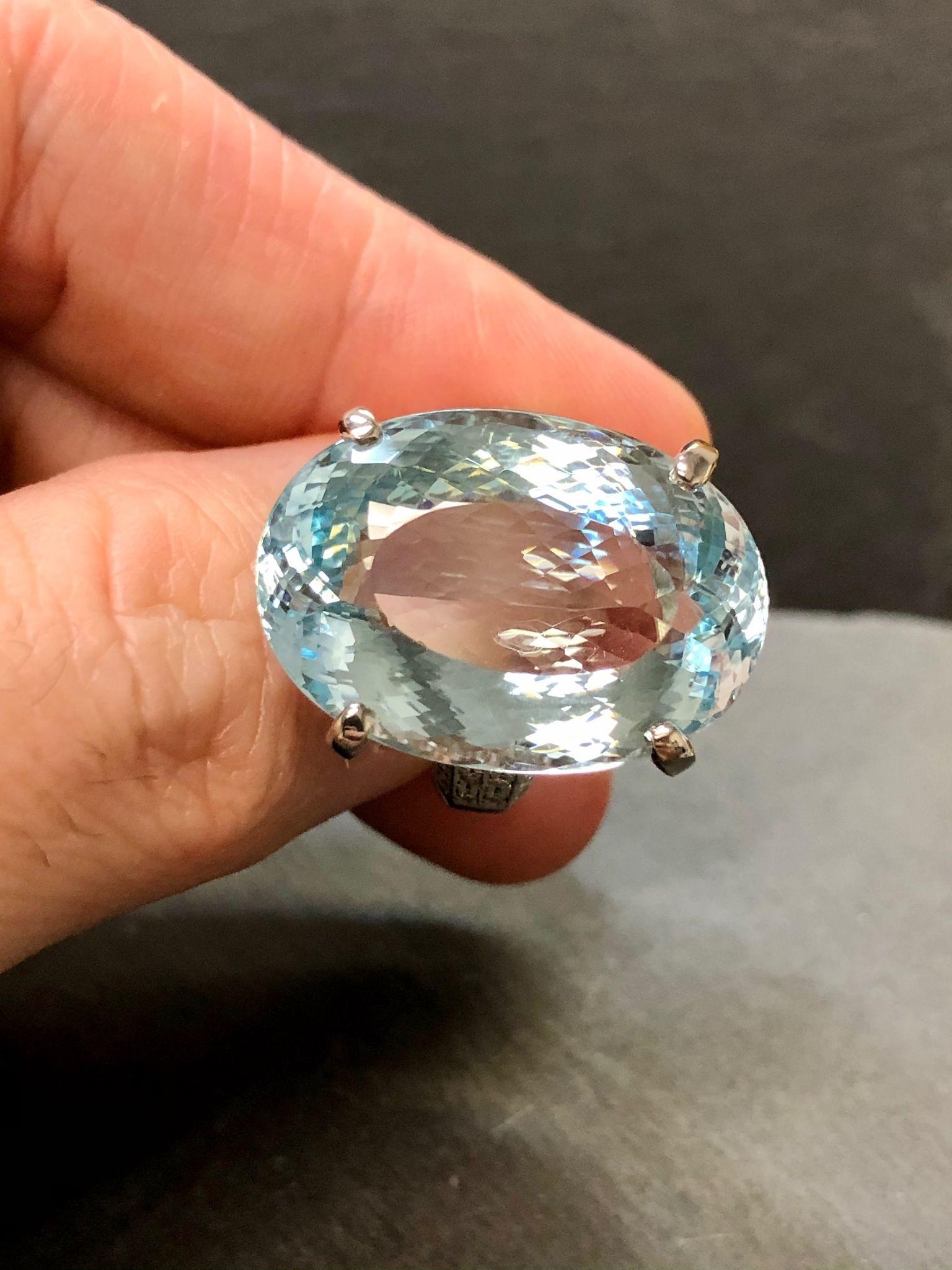 Platinum Oval Aquamarine Diamond Ring In Excellent Condition For Sale In Winter Springs, FL