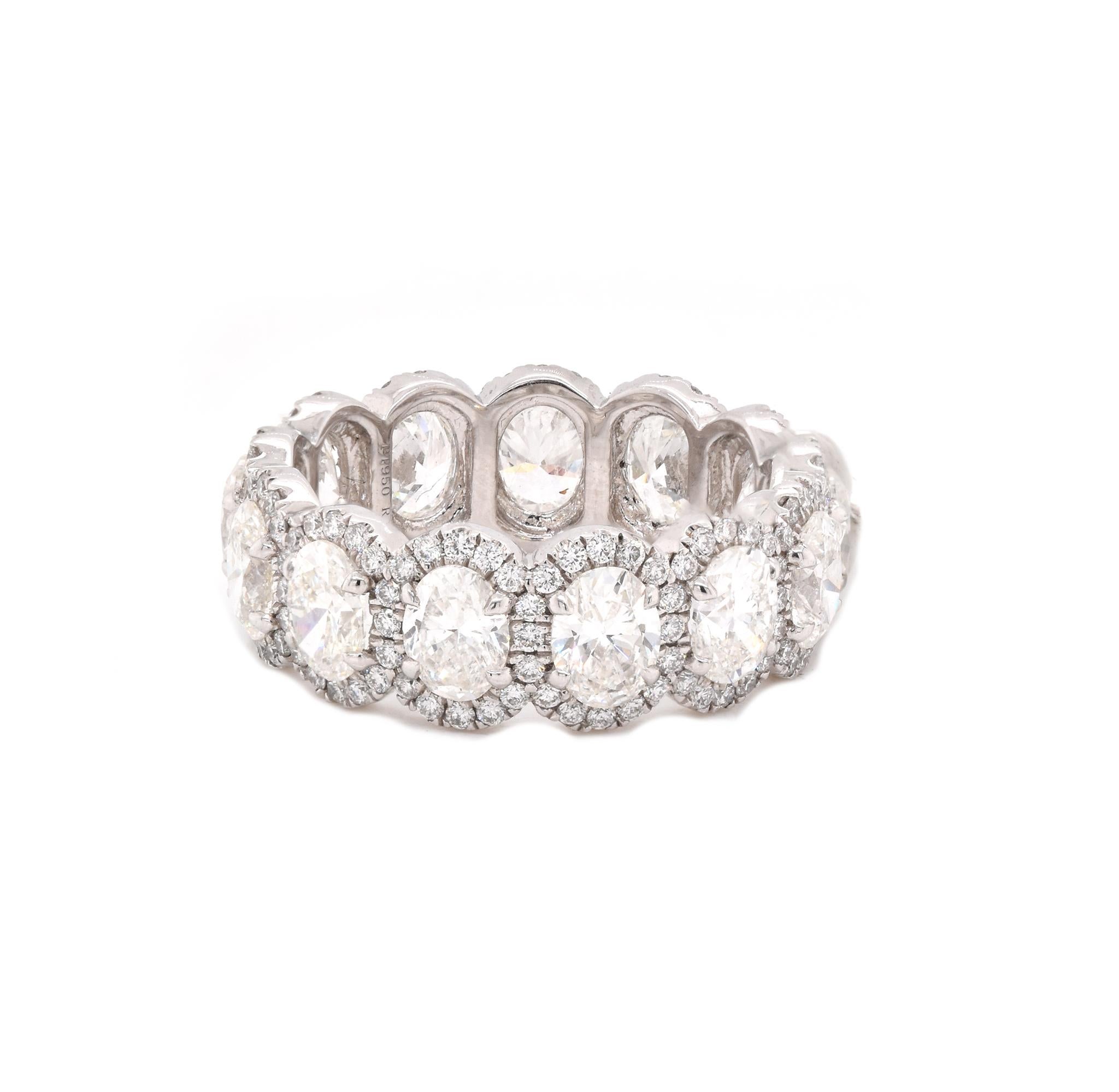 Platin Ovalschliff Halo Diamant Ewigkeitsring (Gemischter Schliff)
