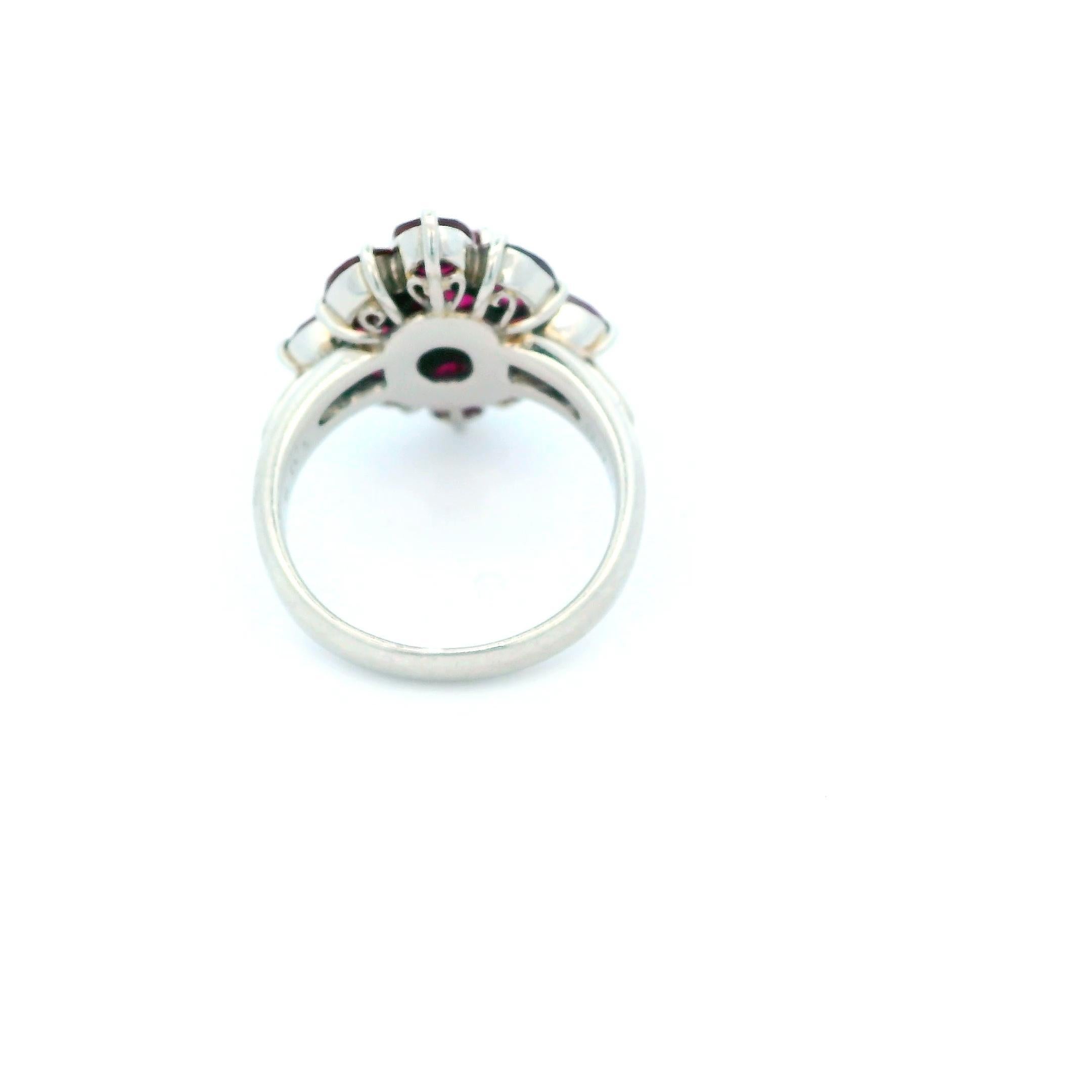 Platinum Oval-Cut Ruby Ring In Good Condition In Great Neck Plaza, NY