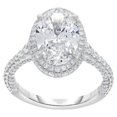 Bague de fiançailles en platine avec diamant ovale