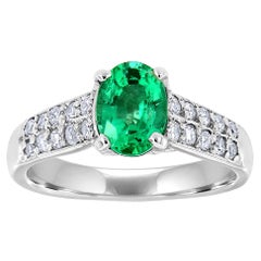 Bague en platine avec émeraude verte ovale et diamants au centre de 0,93 carat