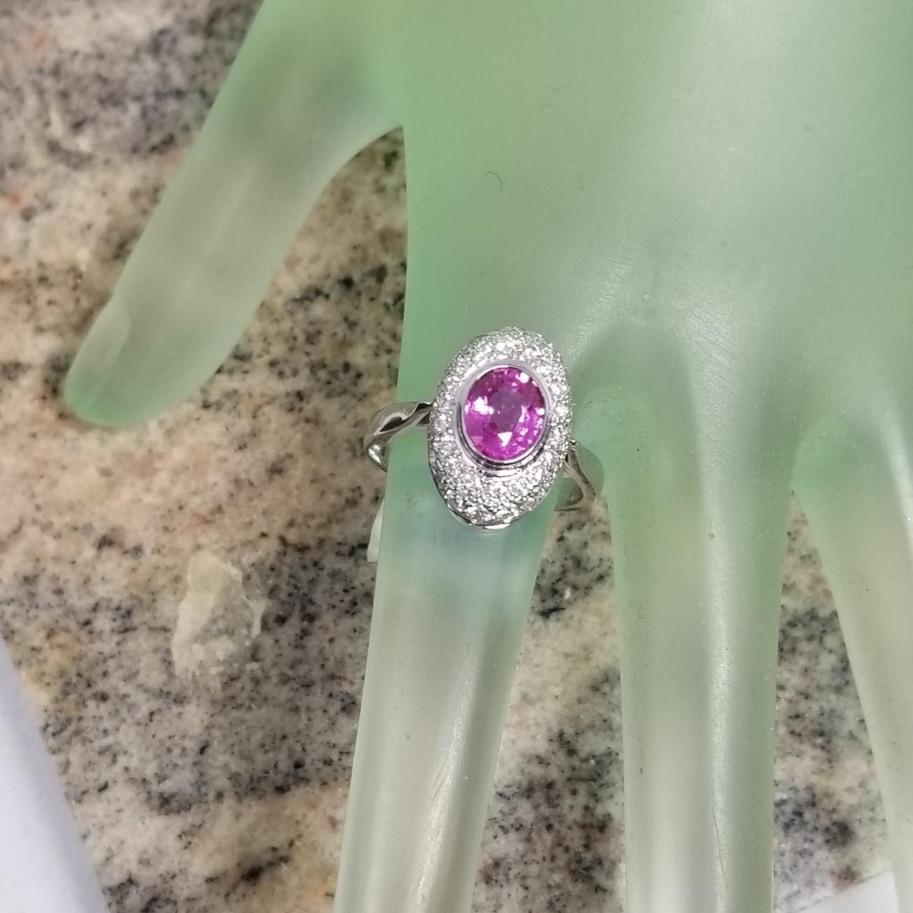 Platinum Oval Pink Sapphire and Diamond Pave' Ring In New Condition For Sale In Los Angeles, CA