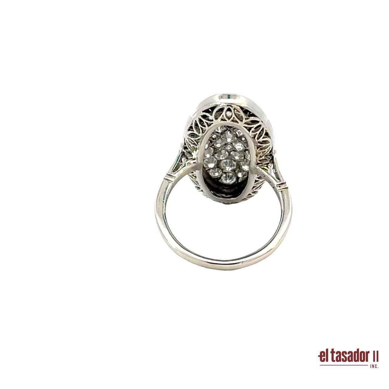 Taglio brillante Anello ovale in platino con 2,17 carati di diamanti e 1,59 carati di zaffiri taglio Carré in vendita