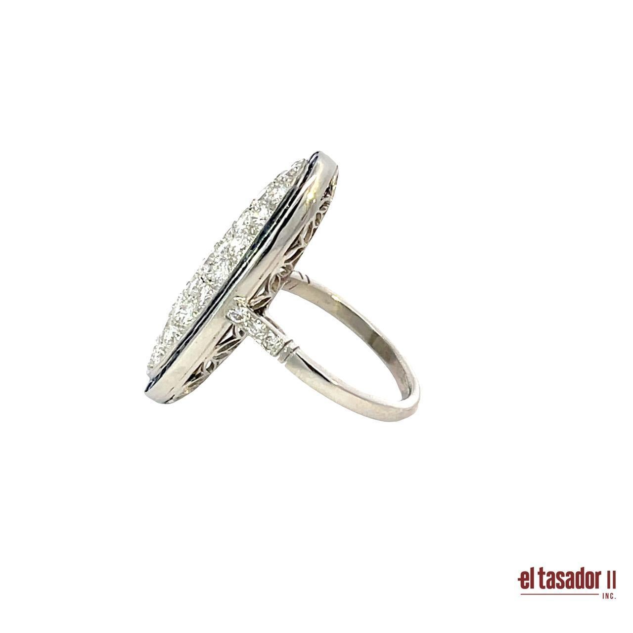 Anello ovale in platino con 2,17 carati di diamanti e 1,59 carati di zaffiri taglio Carré In condizioni Nuovo in vendita a Aventura, FL