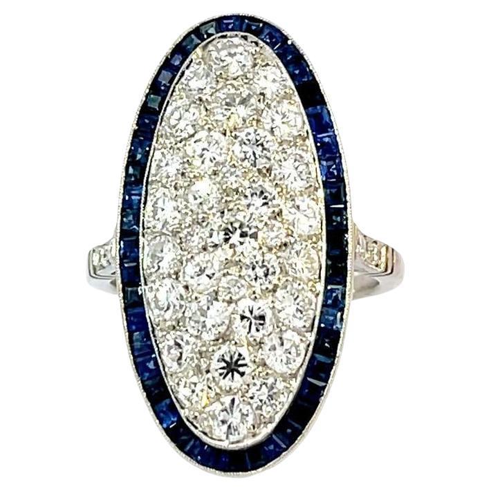 Anello ovale in platino con 2,17 carati di diamanti e 1,59 carati di zaffiri taglio Carré