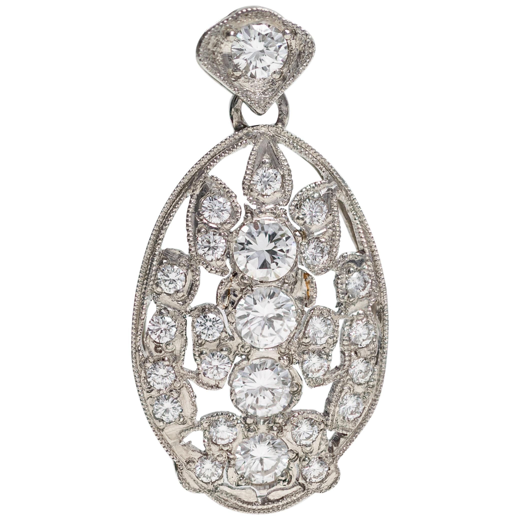 Colgante ovalado de platino con diamantes
