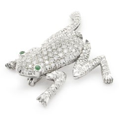 Broche grenouille en platine, pavée de diamants