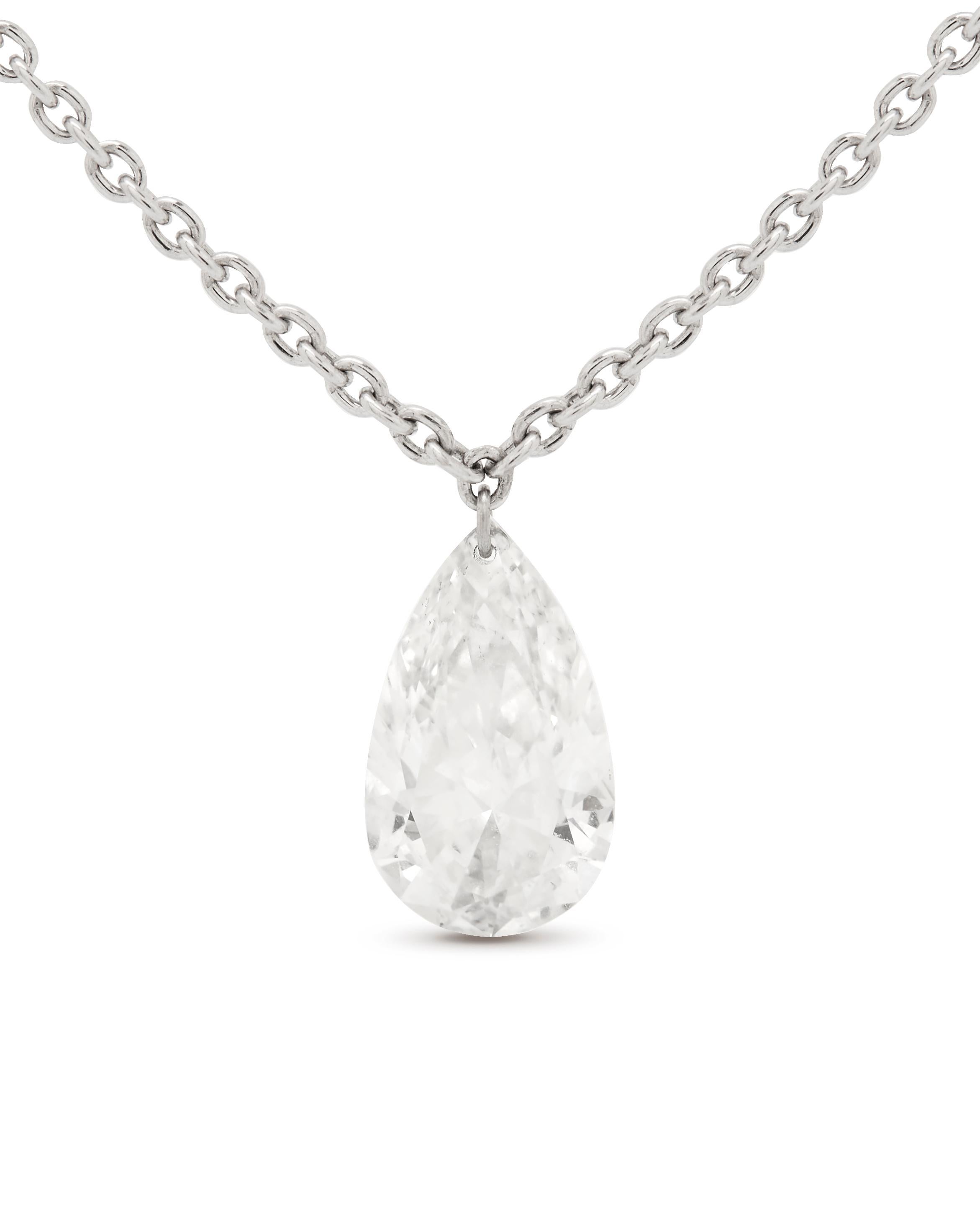 Contemporaneo Ciondolo in platino con diamante singolo a forma di pera in vendita