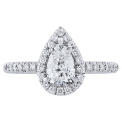 Bague de fiançailles en platine avec diamant en forme de poire et pavé