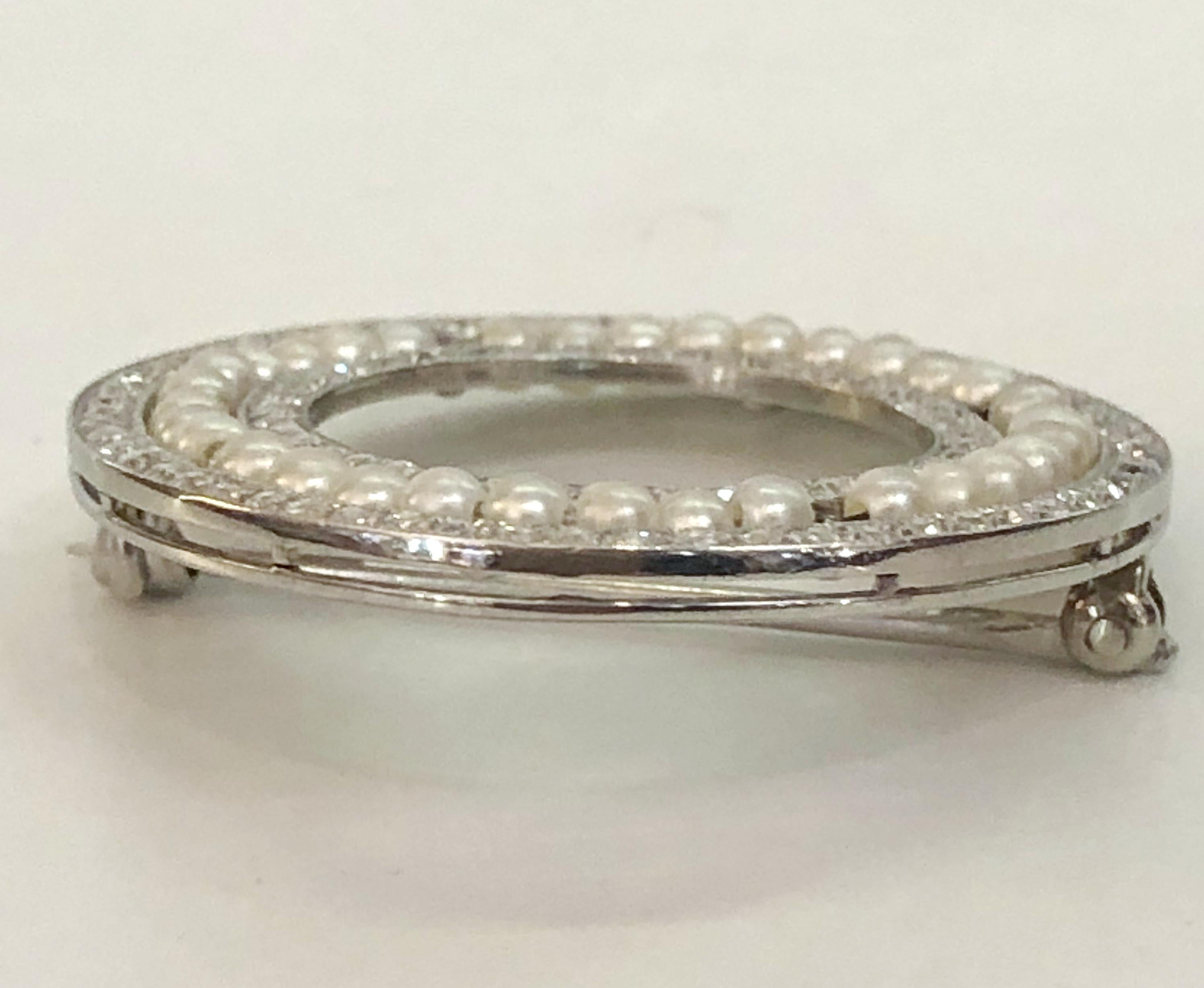 Broche en platine, perles et diamants Bon état - En vente à Palm Springs, CA