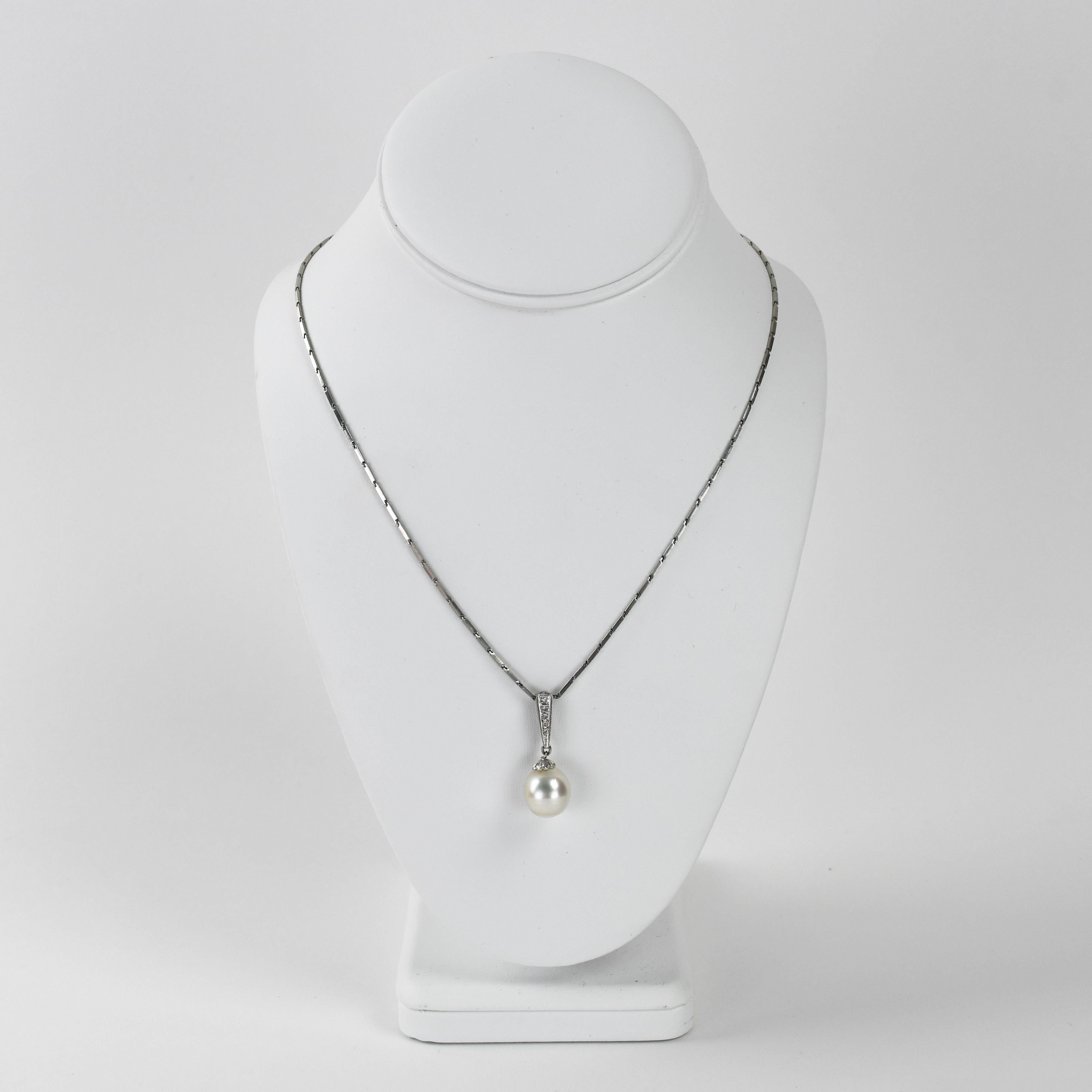 Collana di platino con perle e diamanti 15,6g in vendita 1