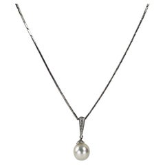 Collana di platino con perle e diamanti 15,6g