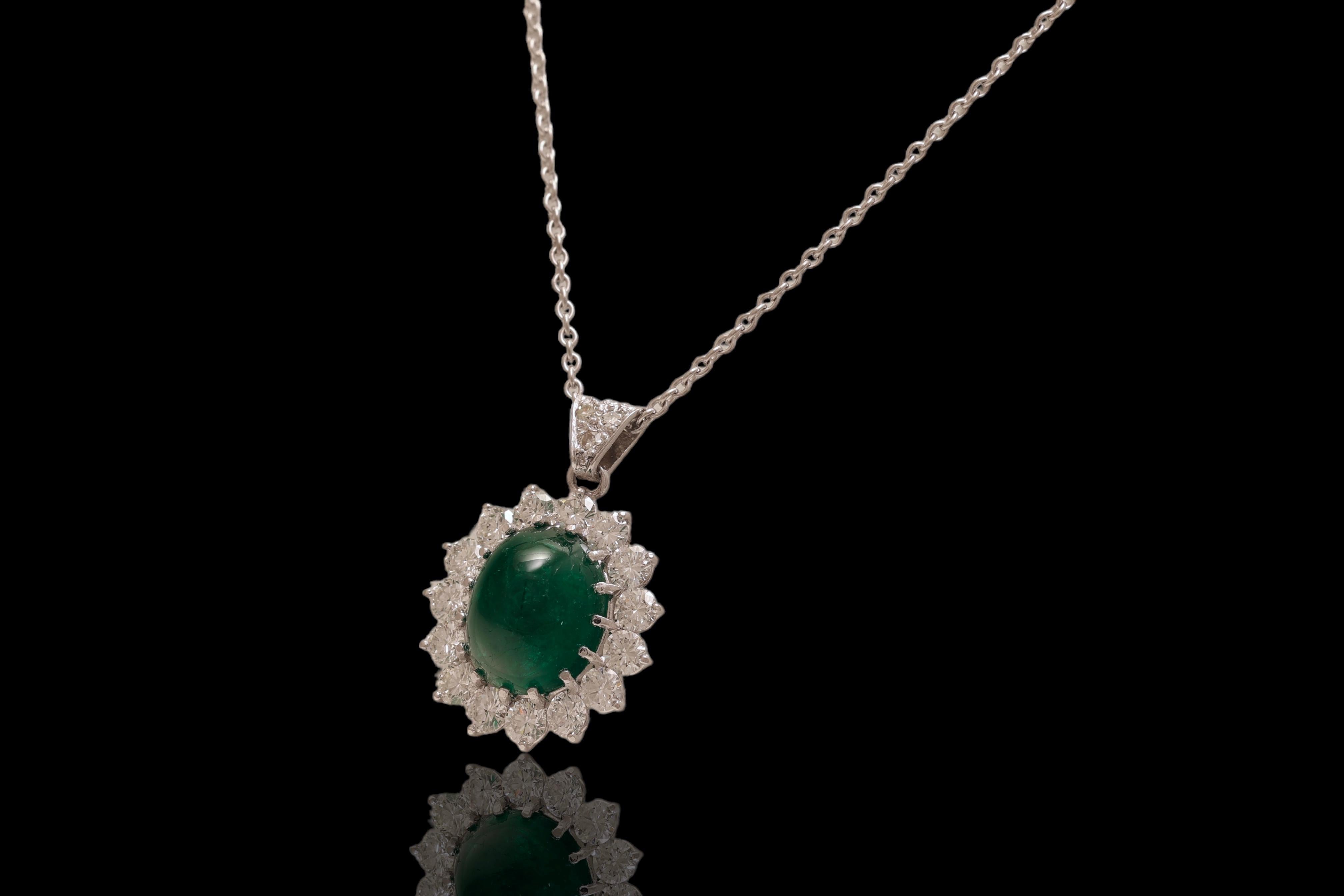 Gorgeous platinum necklace with a 7.98 ct natural green emerald surrounded by 3.84 ct diamonds

Gemstone :
One polished Natural Green Emerald 
Weight : 7.98 carat
Dimensions: 13.13 x 10.86 x 8.65 mm
Cut : Cabochon 
Shape : oval

Diamonds : 3.84 ct