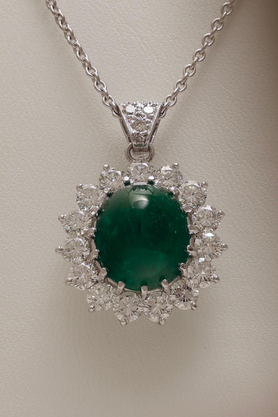 Platinum Pendant Necklace, 7.98 Ct Natural Green Emerald & 3.84 Ct Diamonds In New Condition For Sale In Antwerp, BE