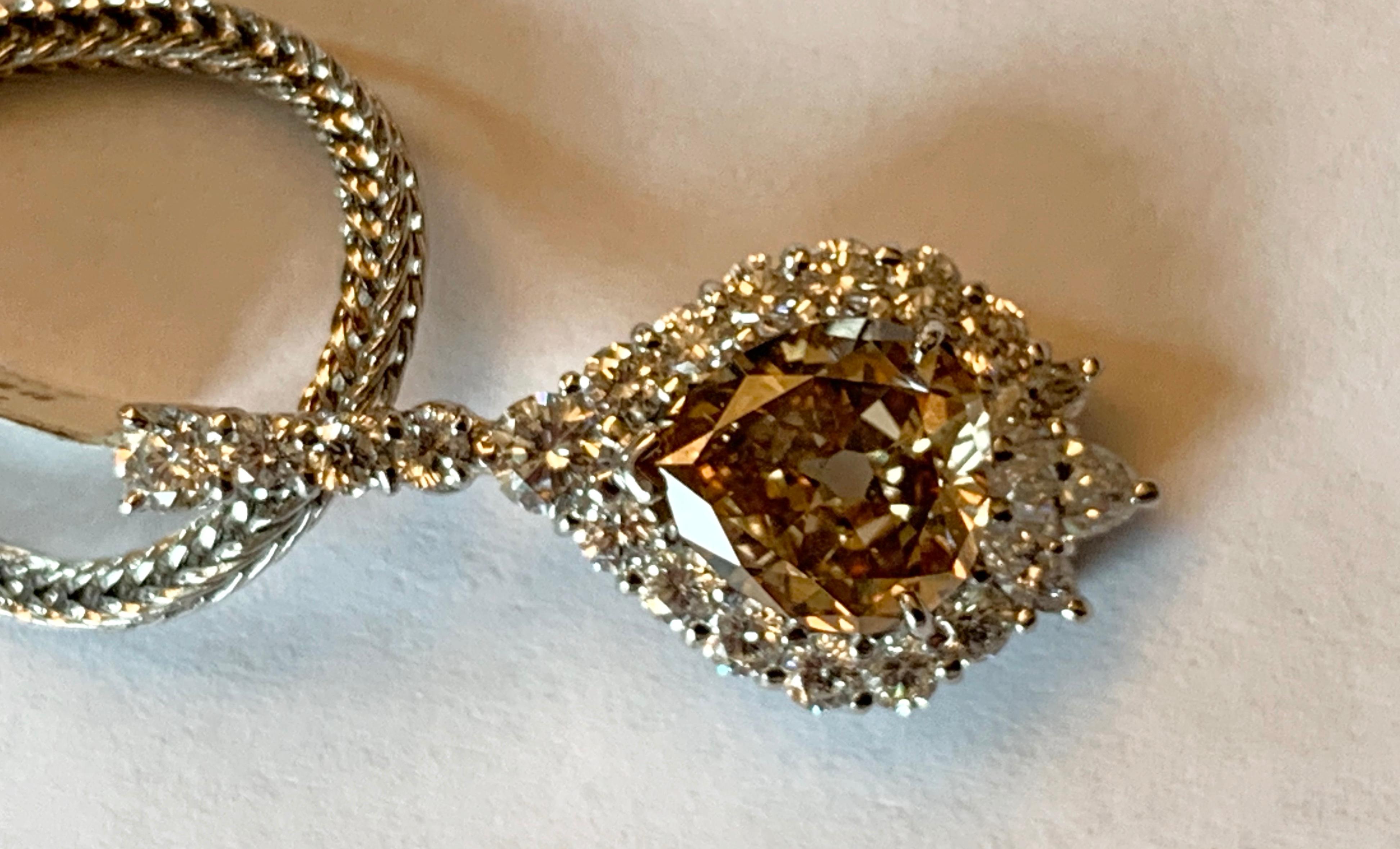 Platinum Pendant with Chain Set with a Pear Shape Champagne Diamond In Good Condition For Sale In Zurich, Zollstrasse