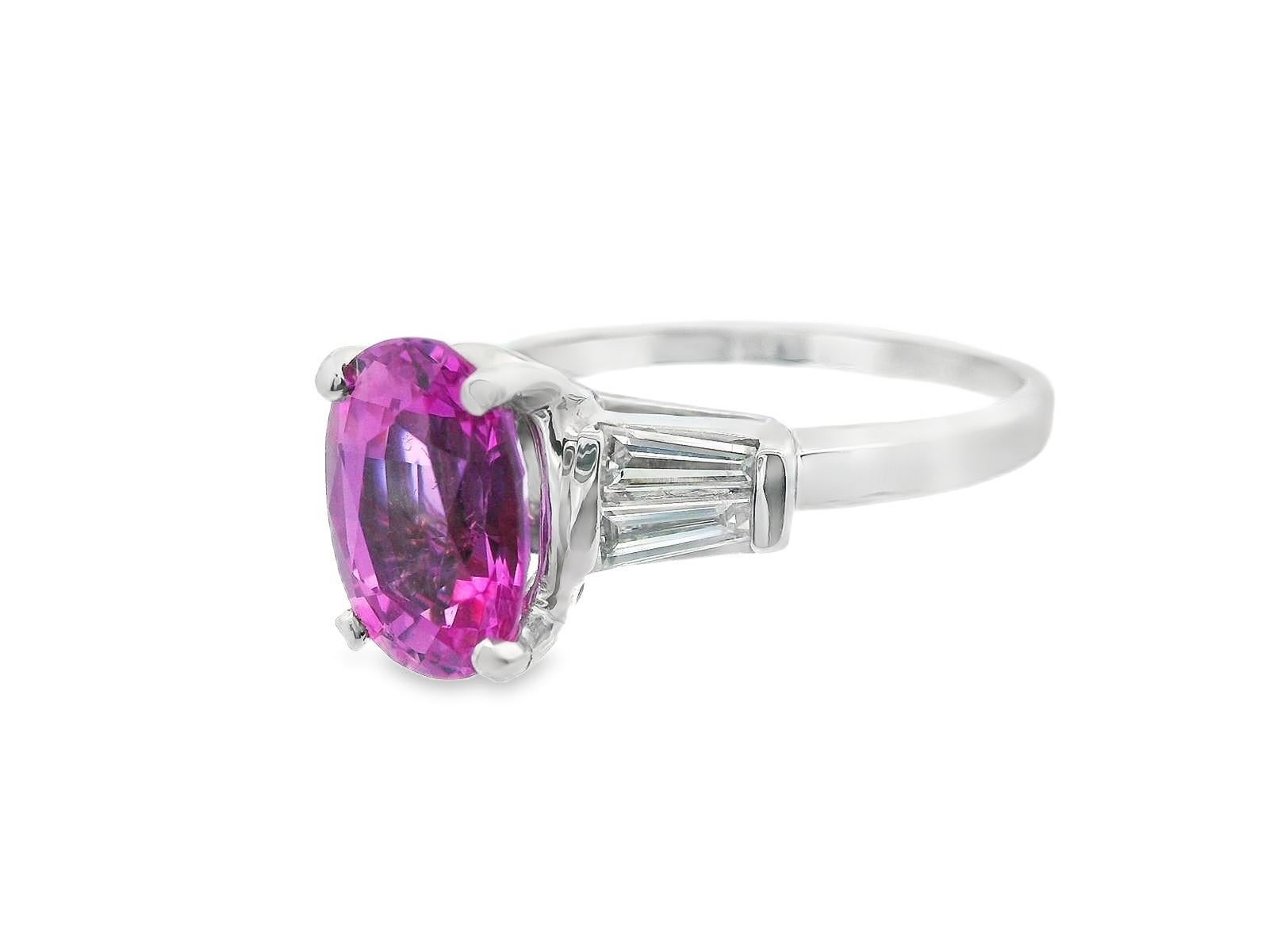 Contemporaneo Anello in platino con zaffiro rosa e diamante baguette con AGL Report in vendita
