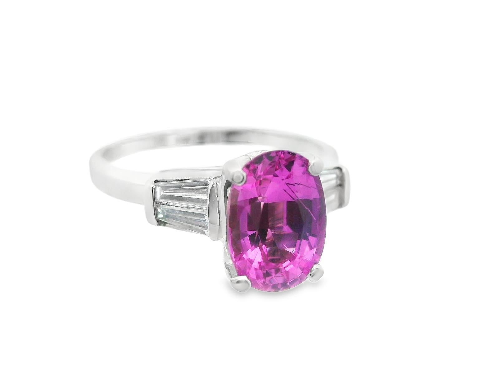Donna Anello in platino con zaffiro rosa e diamante baguette con AGL Report in vendita