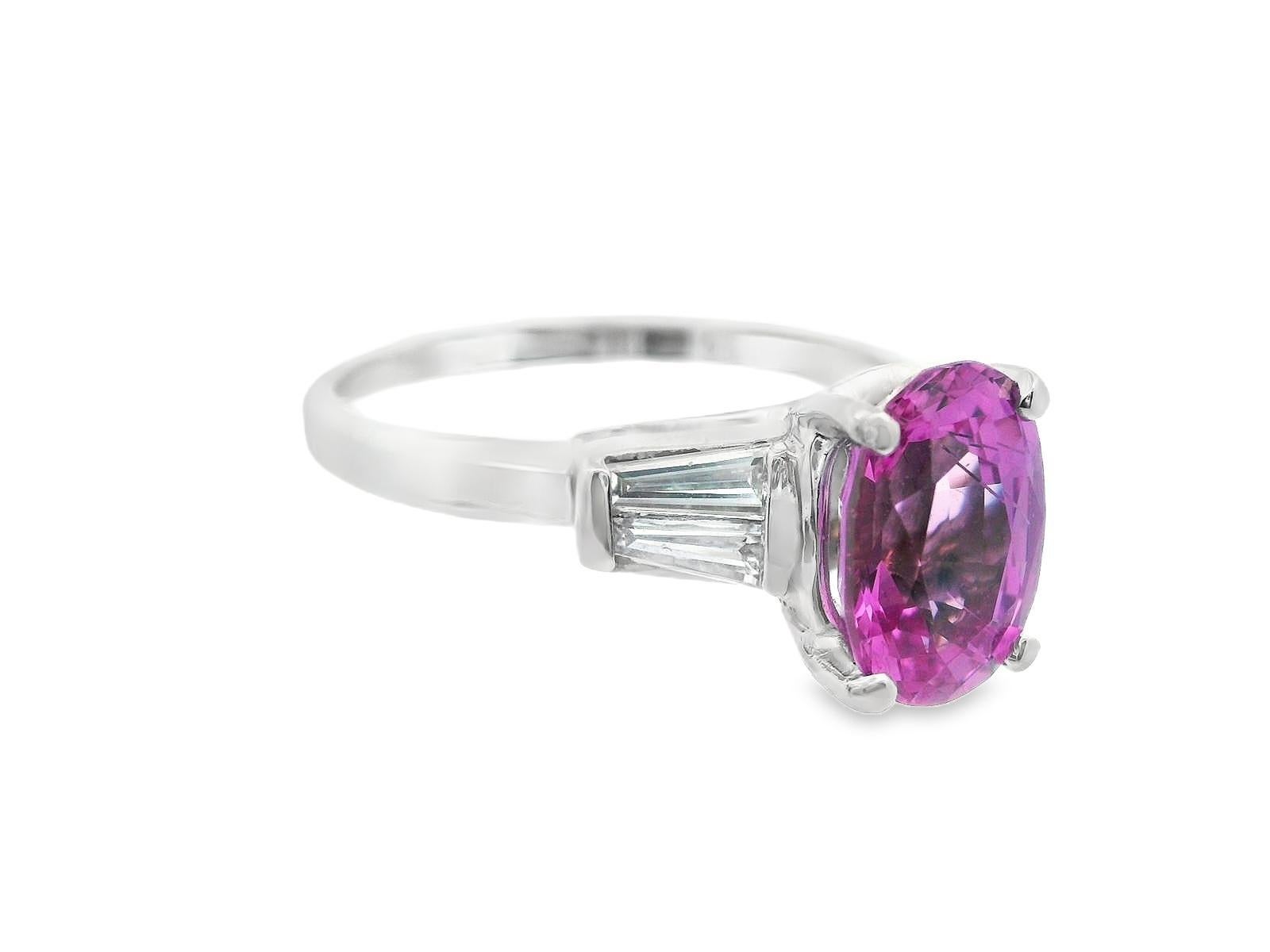 Anello in platino con zaffiro rosa e diamante baguette con AGL Report in vendita 1