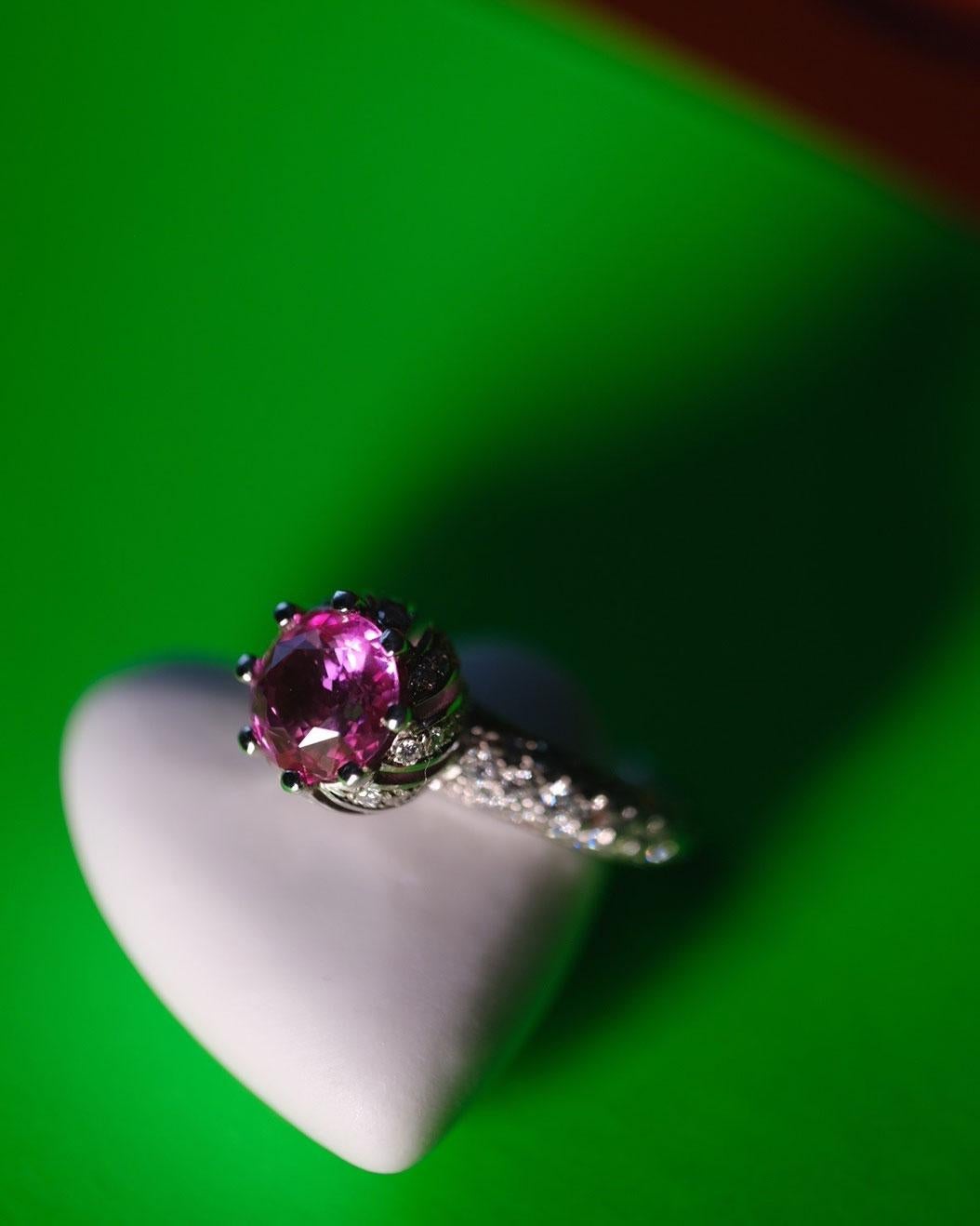 Ring in 950/ Platinum with Pink Sapphire and Diamonds   For Sale 4