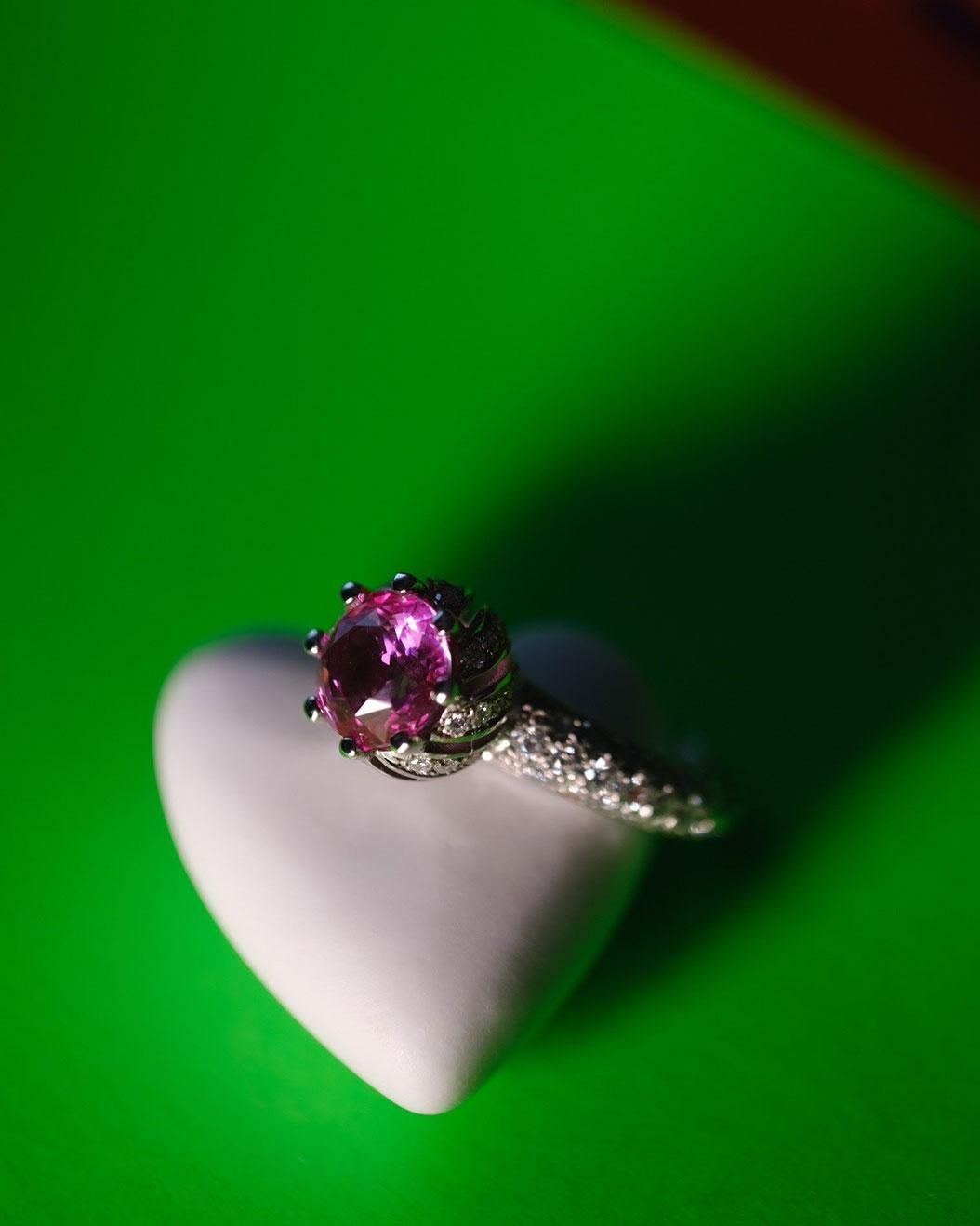 Ring in 950/ Platinum with Pink Sapphire and Diamonds   For Sale 6