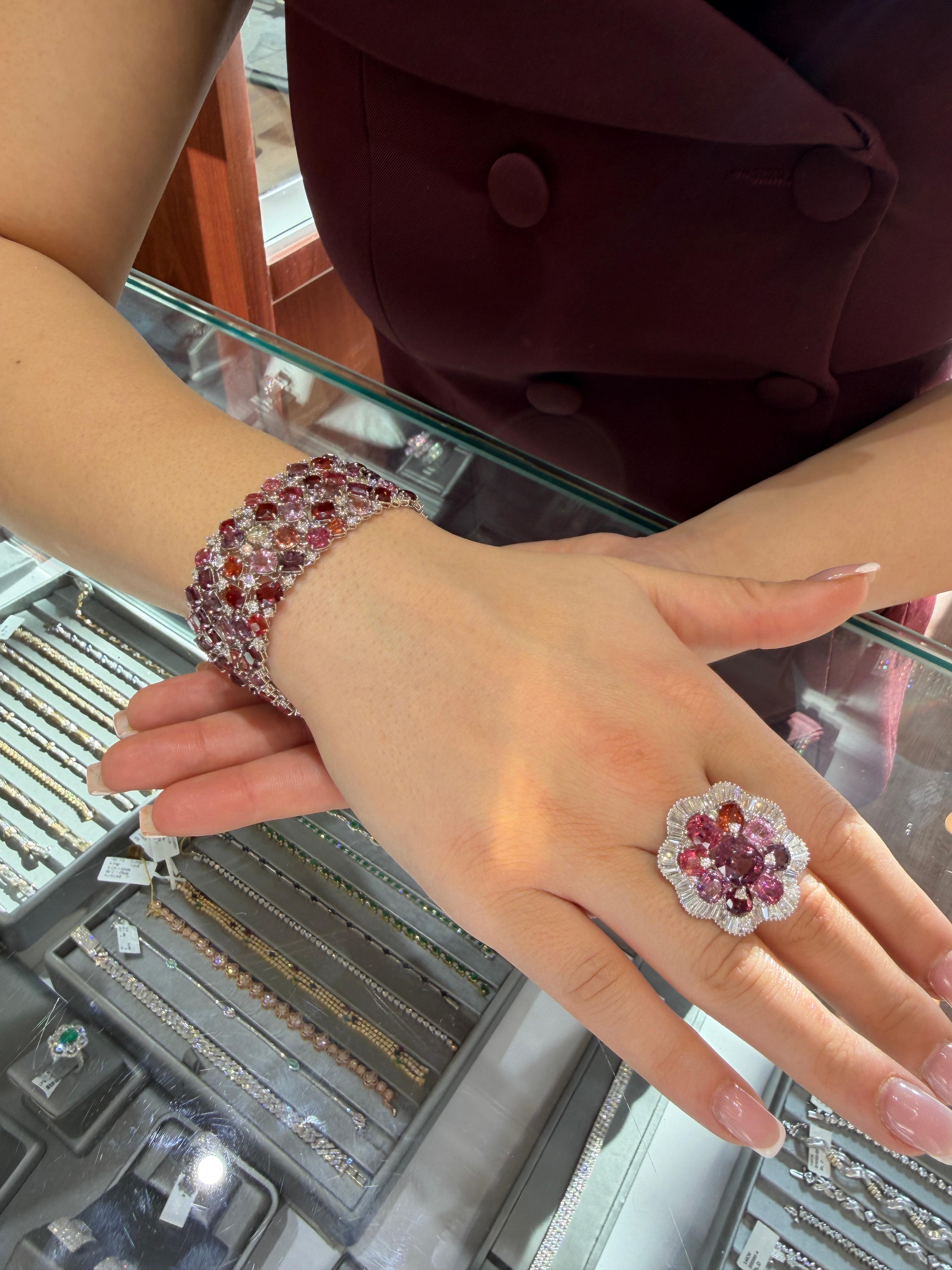 Pulsera ancha de platino con espinela rosa y diamantes 82,71 ct Alta joyería sin calor en venta 9