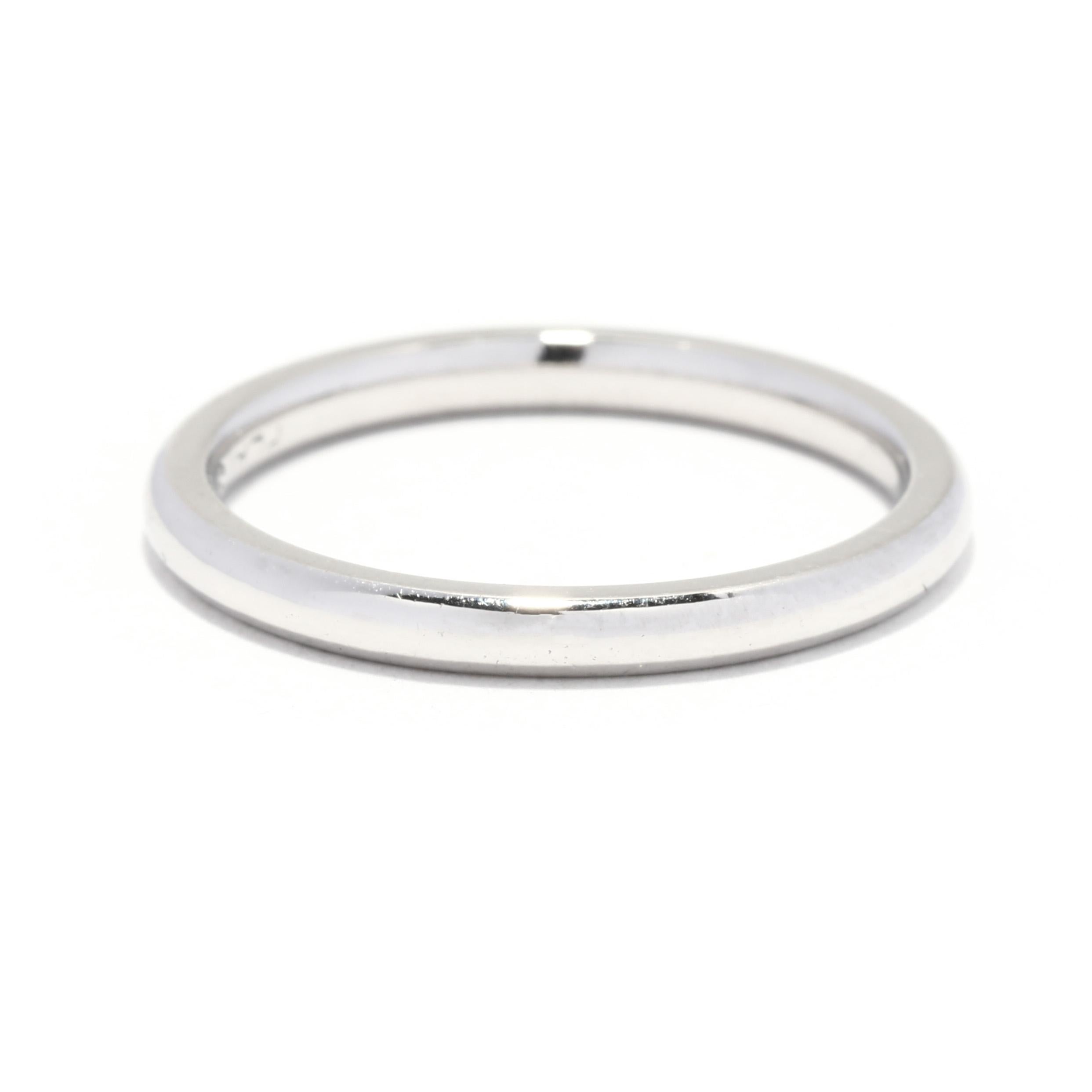Ein schlichter Ehering aus Platin im Vintage-Stil. Dieses schlichte Band hat ein leicht gewölbtes Design und ist 2 mm breit.

Ring Größe 5.75

Breite: 2 mm

Gewicht: 2,4 dwts. / 3,73 Gramm

Briefmarken: PLAT


Ringgrößen und Modifikationen:
* Wir