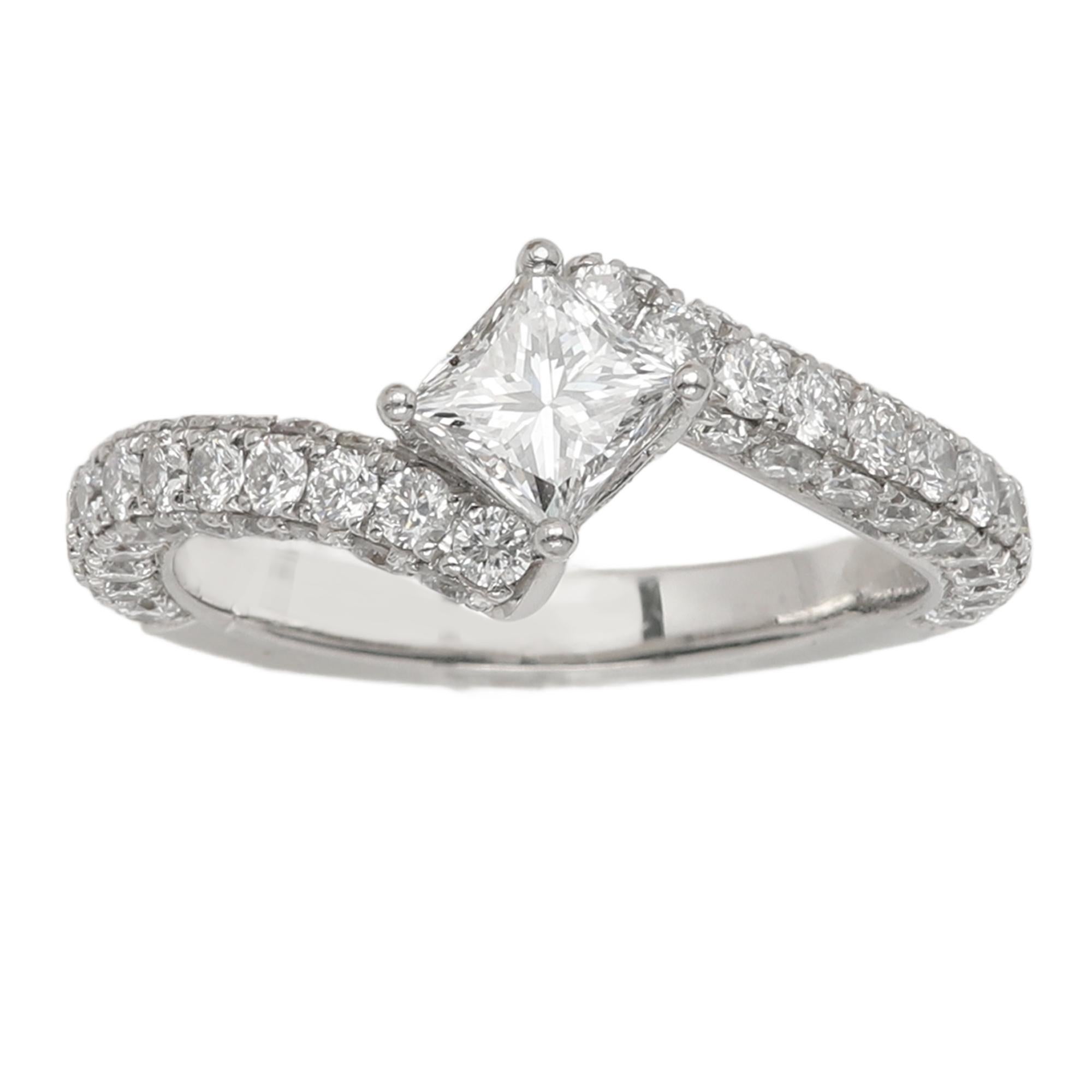 De las mujeres Anillo de compromiso de diamantes talla princesa en platino: 0,71 quilates, certificado GIA D-VS2 en venta