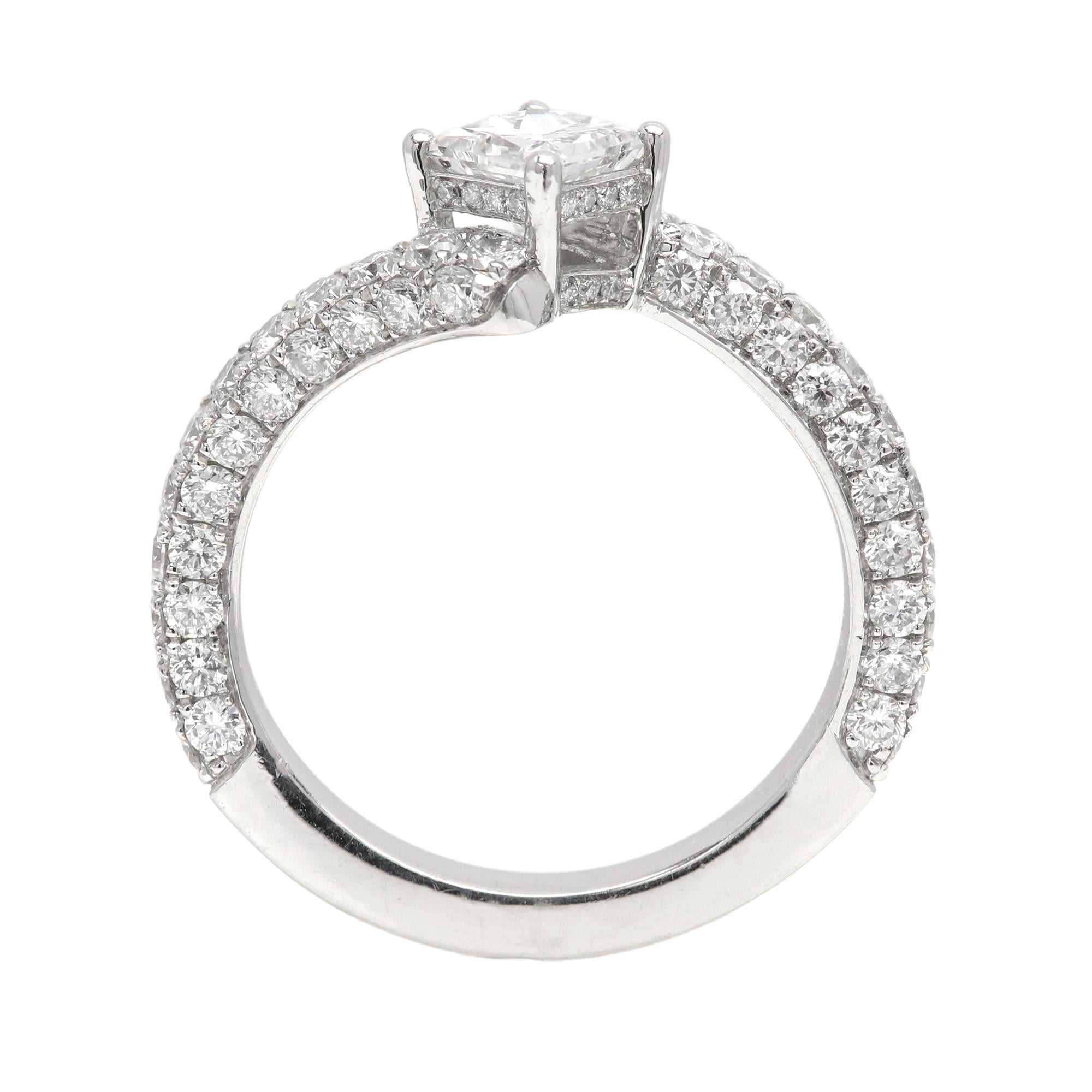 Anillo de compromiso de diamantes talla princesa en platino: 0,71 quilates, certificado GIA D-VS2 en venta 1