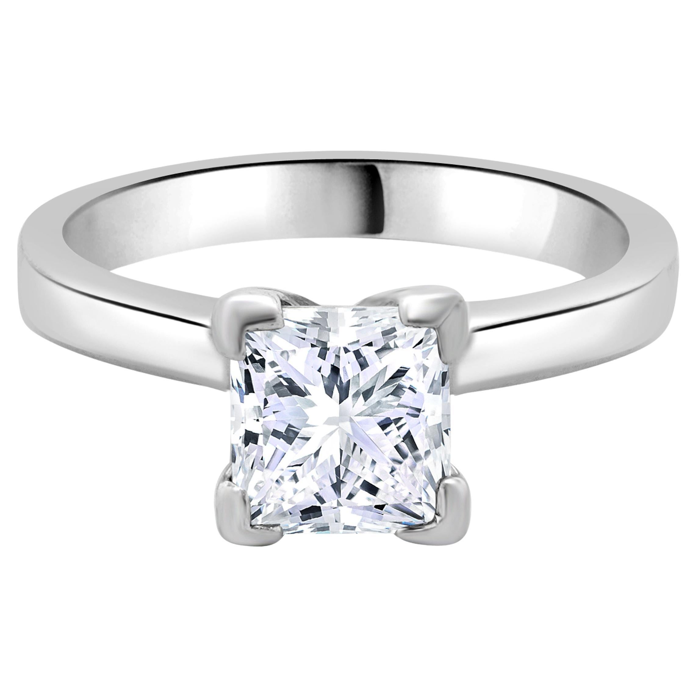 Platin Verlobungsring mit Diamant im Prinzessinnenschliff im Angebot