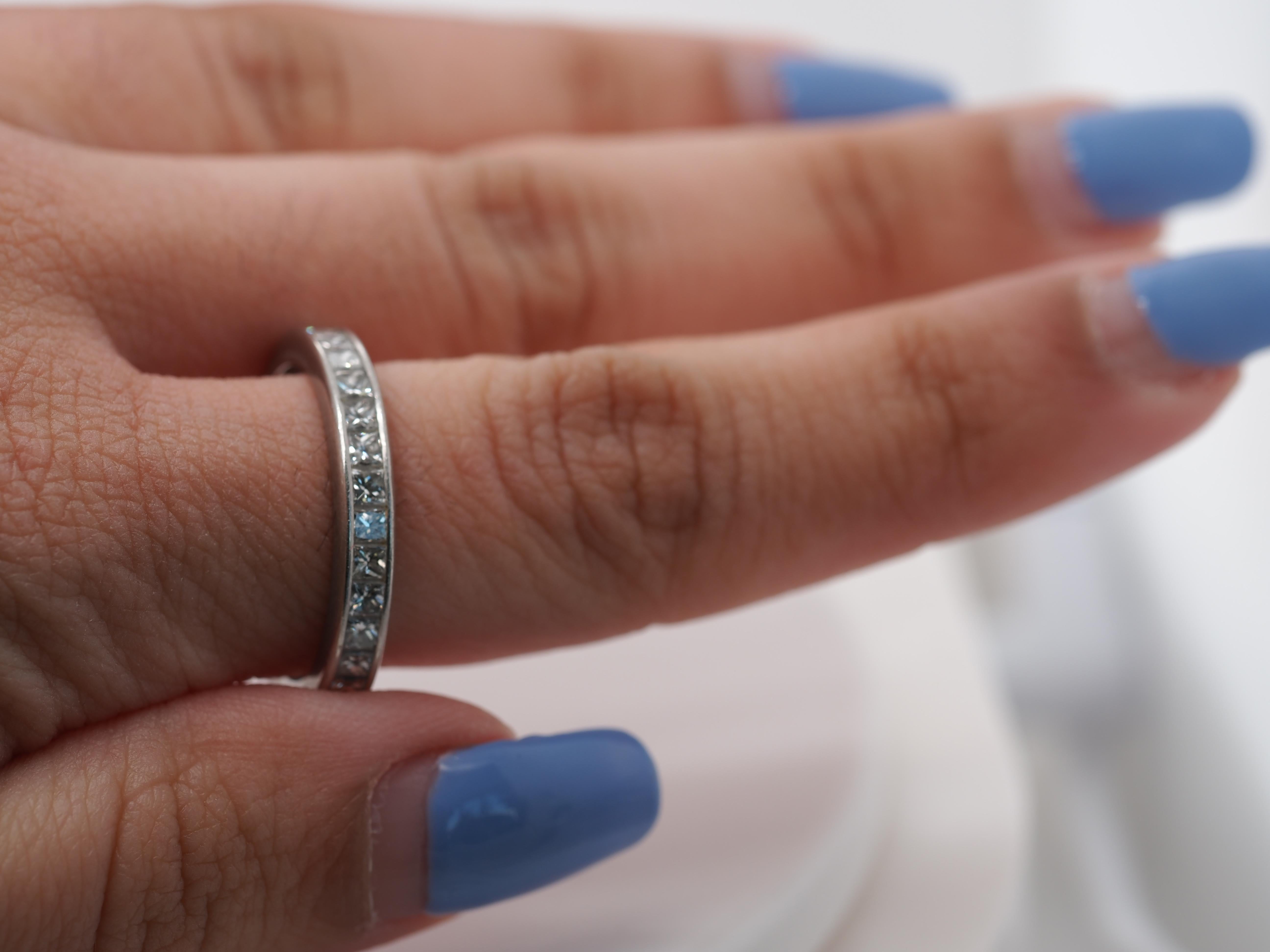 Platin-Eternity-Ring mit Diamant im Prinzessinnenschliff 3,00 Karat Größe 8,25 im Zustand „Gut“ im Angebot in Atlanta, GA