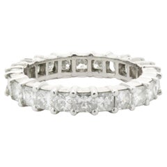 Bracelet d'éternité en platine avec diamant taillé en princesse