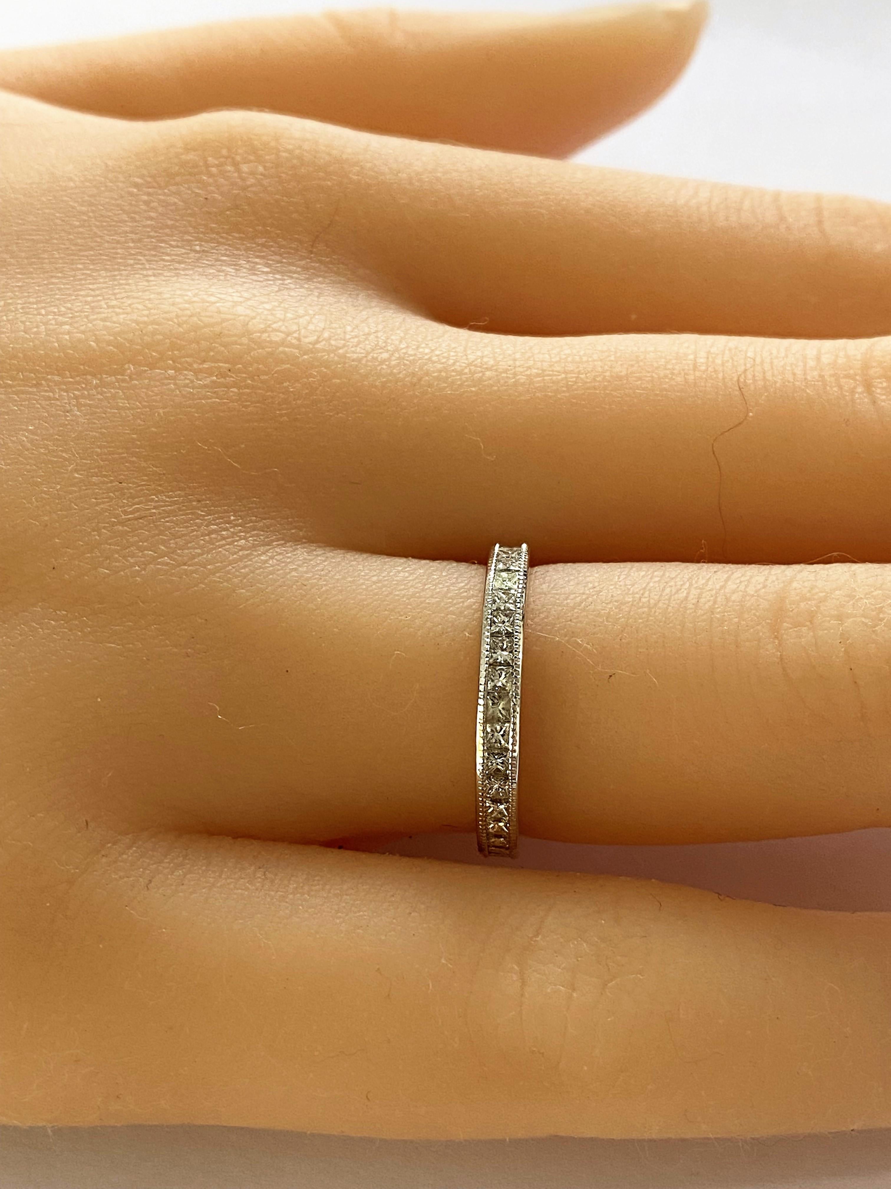 Platin Princess Cut Diamond Eternity Milgrain Band mit einem Gewicht von 1,45 Karat (Zeitgenössisch)