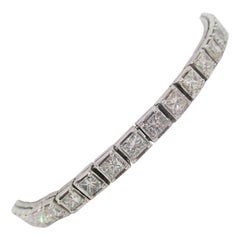 Bracelet ligne en platine avec diamants taille princesse