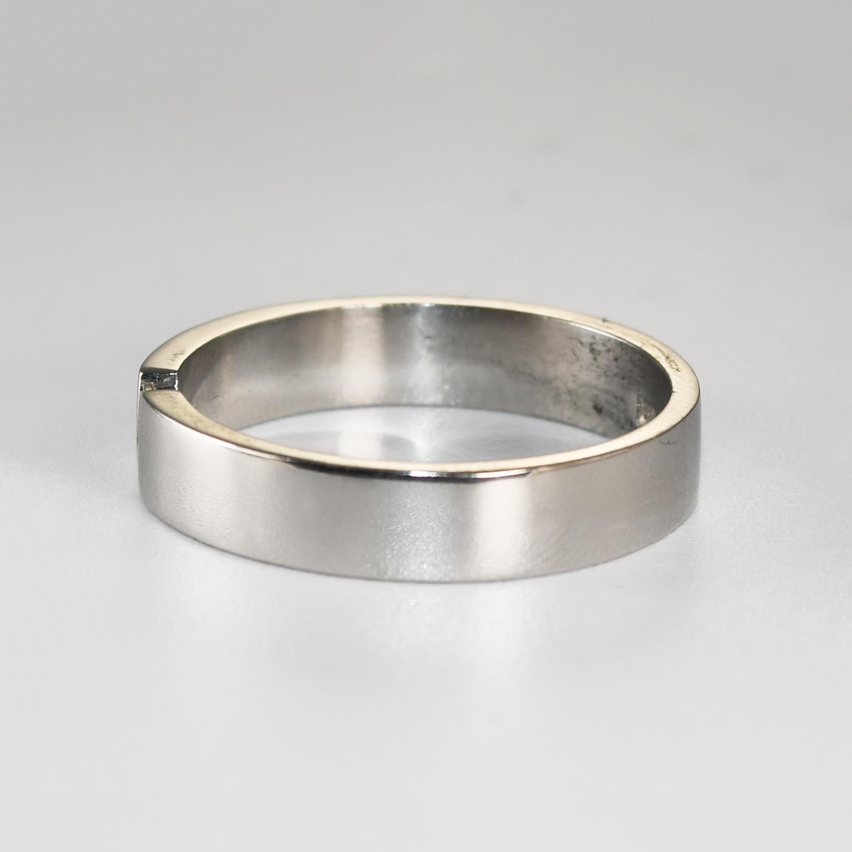 Alianza de Platino con Diamante talla princesa 0,12ct en Excelente estado para la venta en Laguna Beach, CA