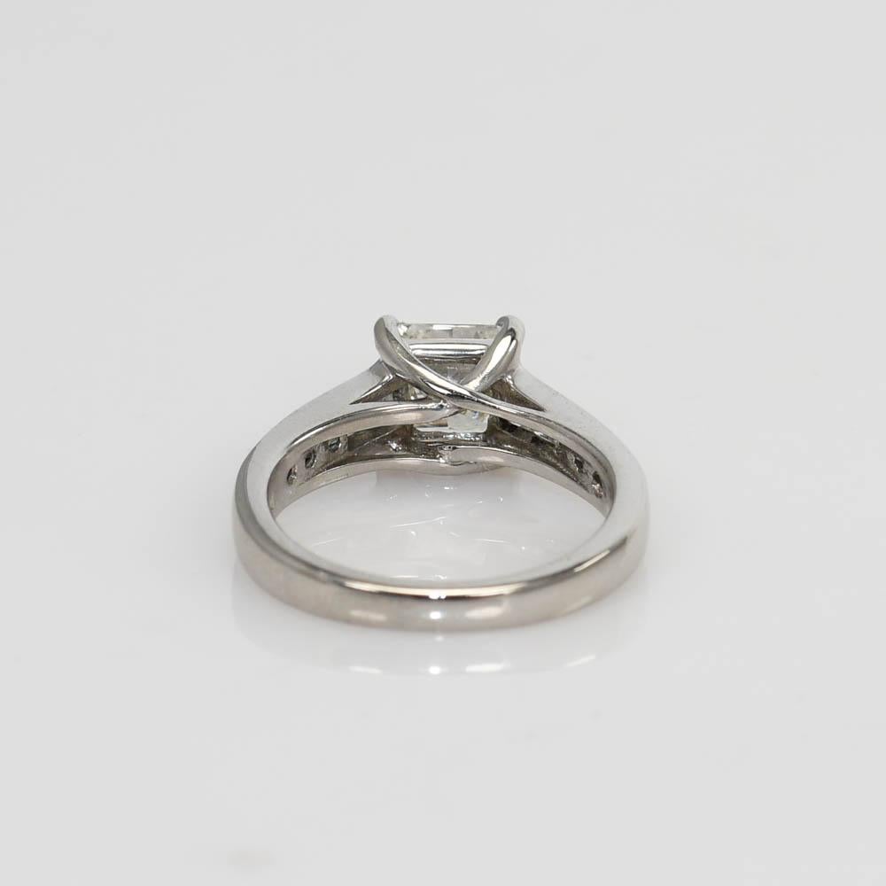 Anello in platino con diamante certificato GIA con taglio a principessa da 1,03 ct. in vendita 1