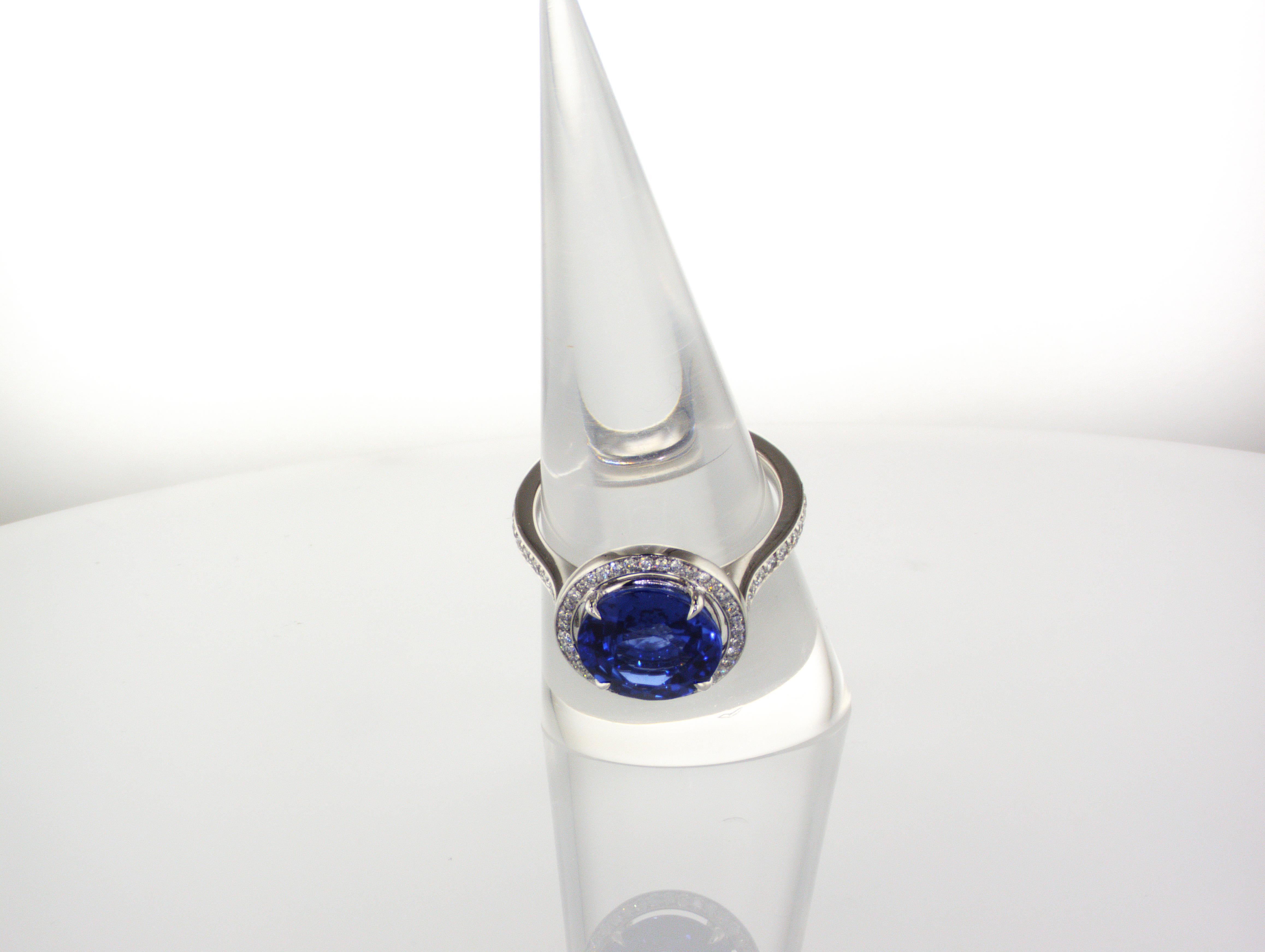 Platinum PT950 Ring with GRS Certified 4.20 Carat Round Royal Blue Sapphire In New Condition For Sale In Dubai, UAE