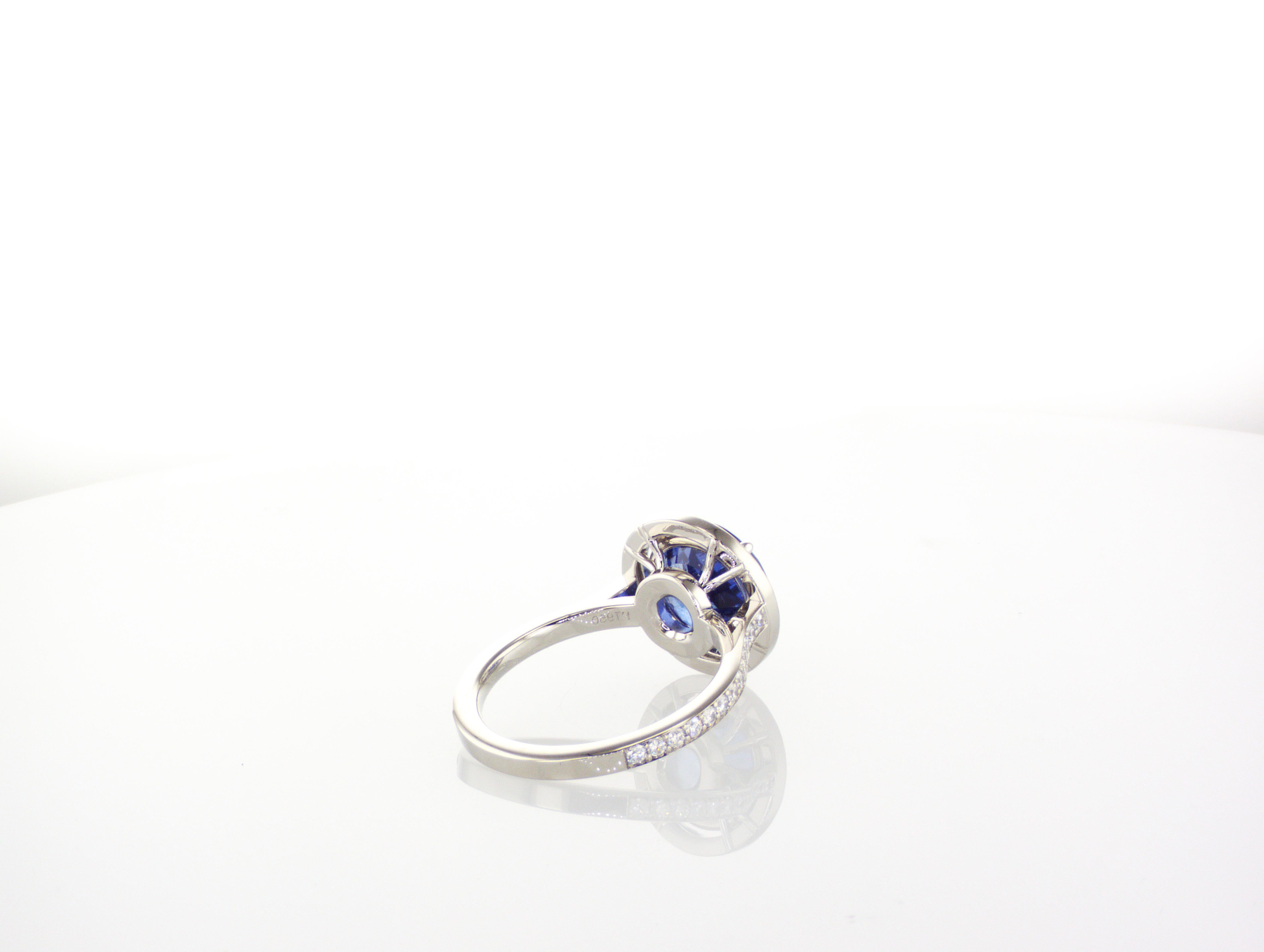 Women's Platinum PT950 Ring with GRS Certified 4.20 Carat Round Royal Blue Sapphire For Sale