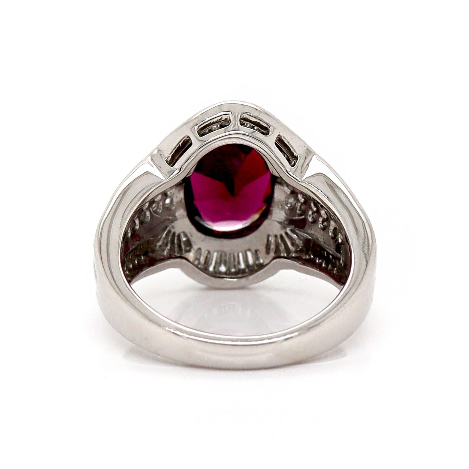 Anillo de Platino Pt900 Granate Almandino y Diamante Corte oval en venta