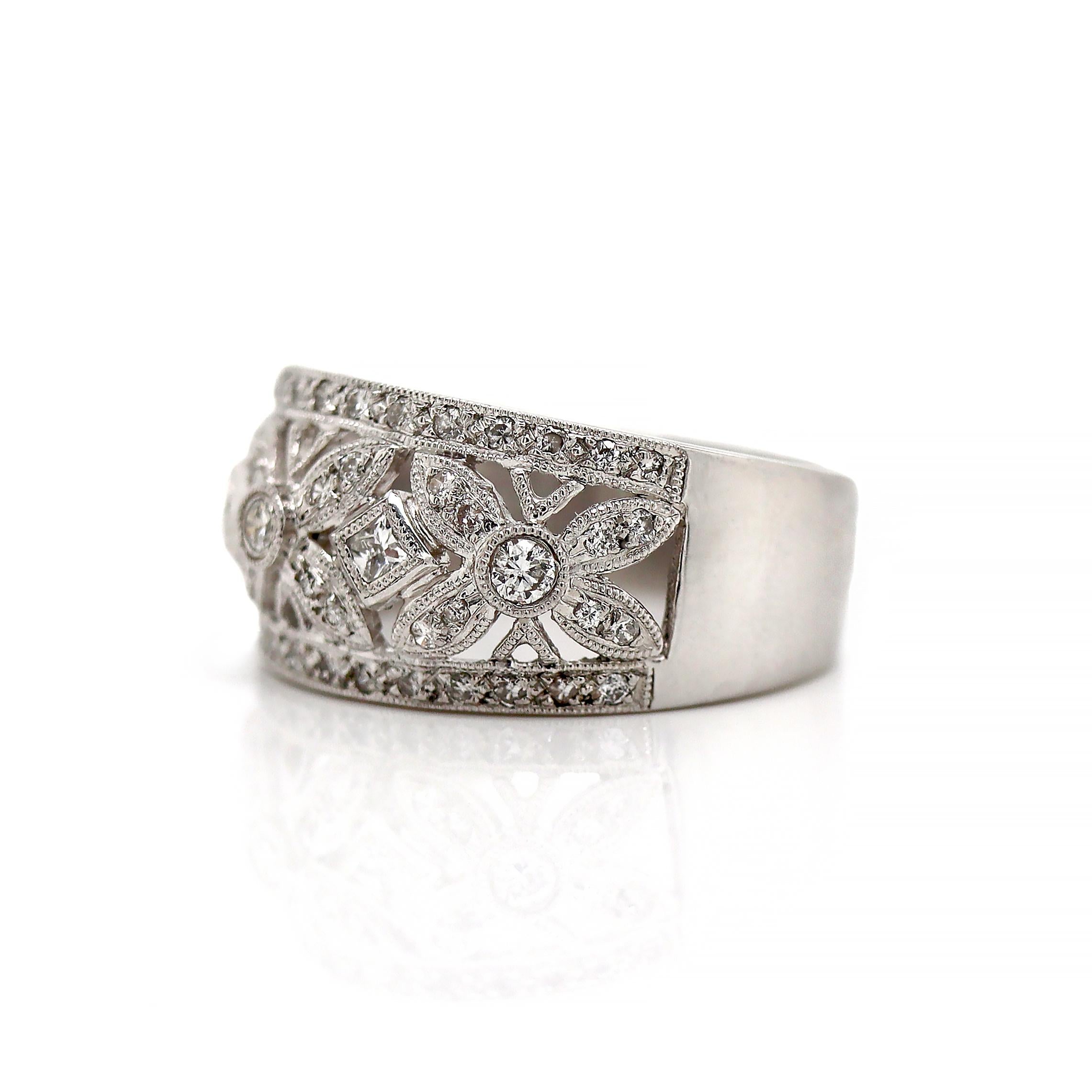 Art Deco Platinum Pt900 Diamond Filigree Ring For Sale
