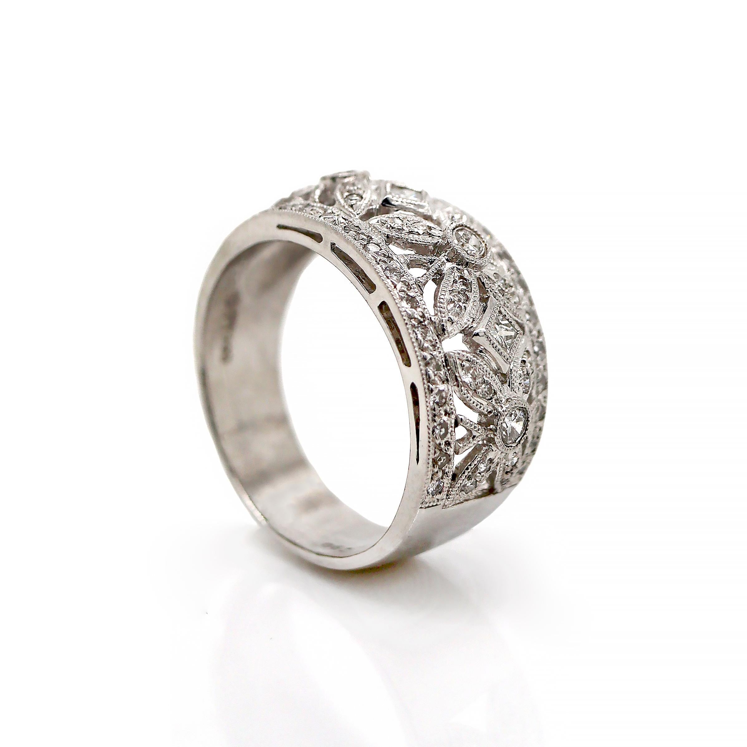 Round Cut Platinum Pt900 Diamond Filigree Ring For Sale
