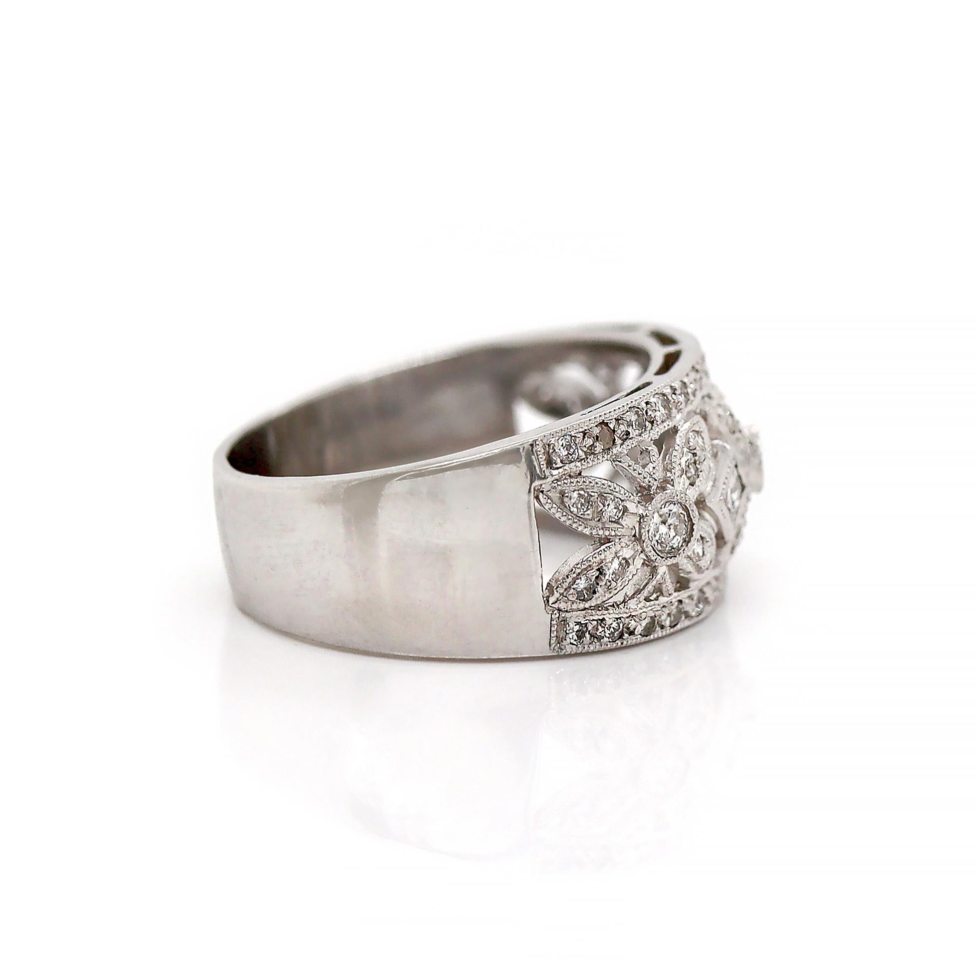 Platinum Pt900 Diamond Filigree Ring In New Condition For Sale In Sydney, NSW