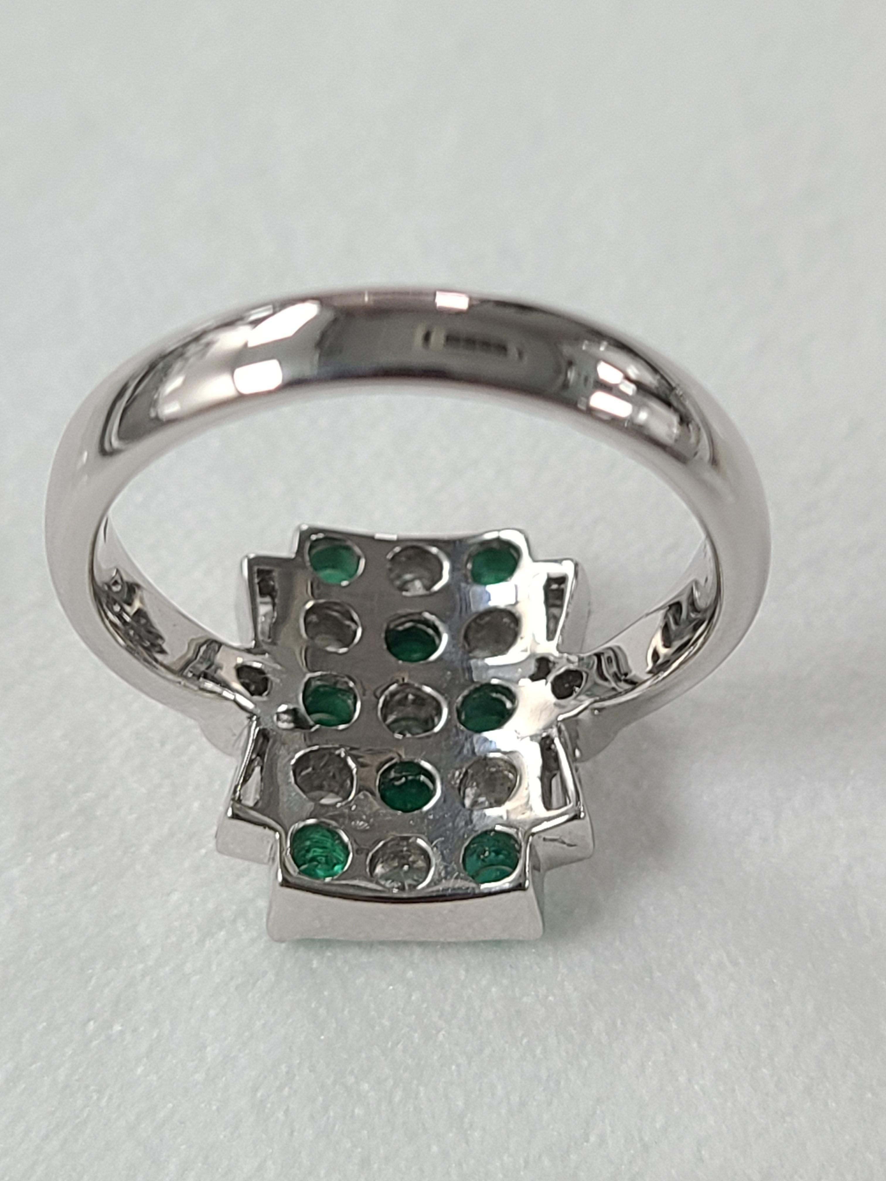 Platinum PT900 Emerald and Diamond Ring In New Condition In Hong Kong, HK