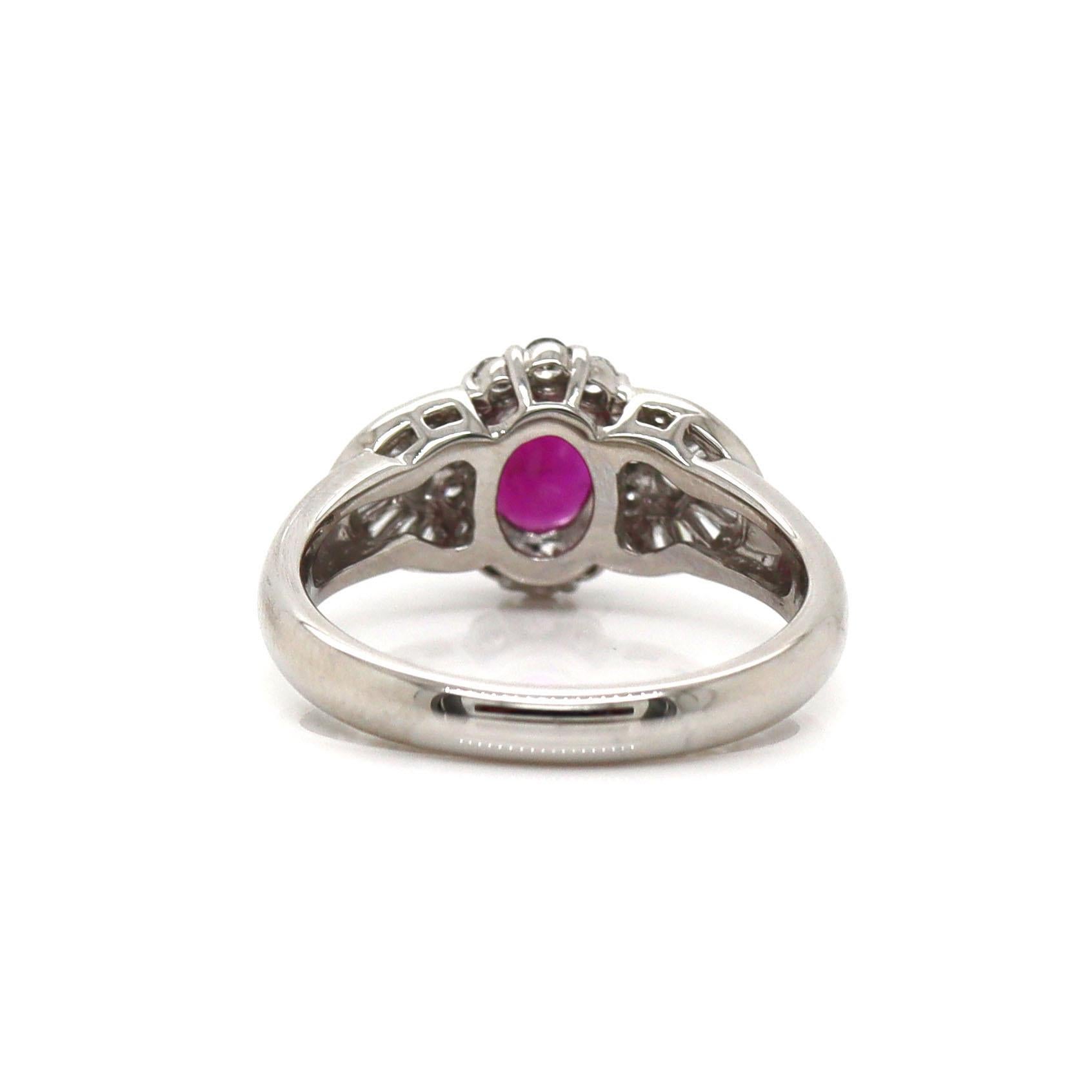 Anillo PT900 de Platino con Rubí y Diamantes Corte oval en venta