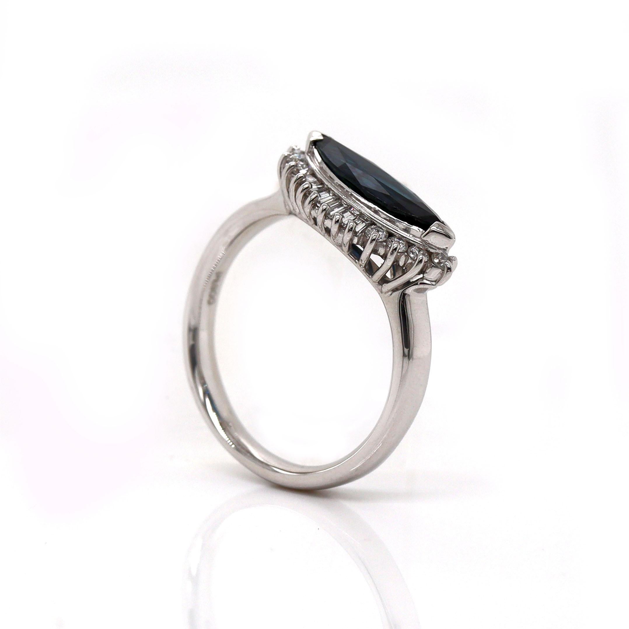 Women's or Men's Platinum Pt900 Sapphire & Diamond Ring For Sale