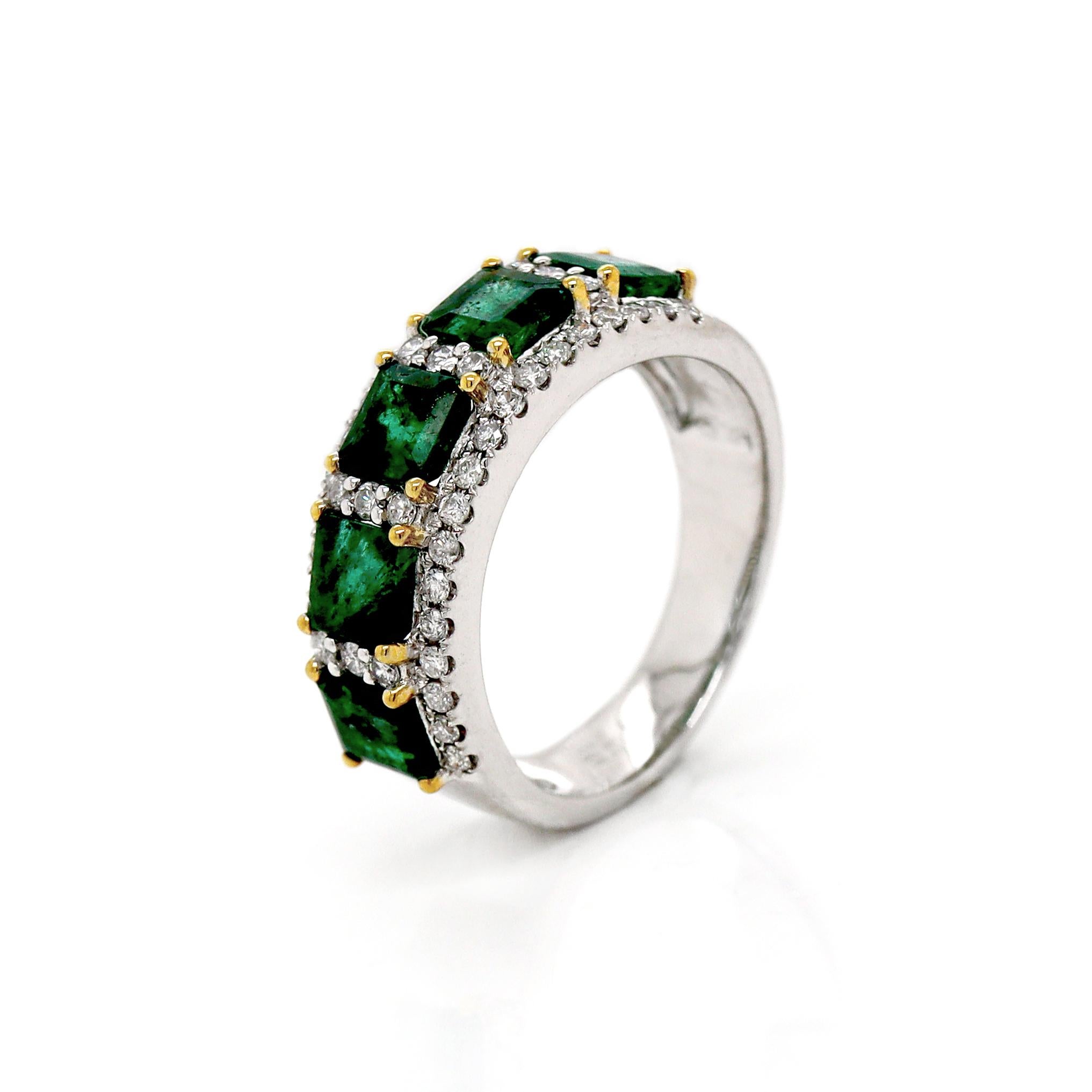 Platin PT950 Ring mit Smaragd und Diamant

Dieser auffällige Ring besteht aus fünf Smaragden im Quadratschliff in einem satten Grünton und bietet eine tiefe, lebendige Farbe, die Wachstum und Vitalität symbolisiert. Der Ring ist mit 48 runden