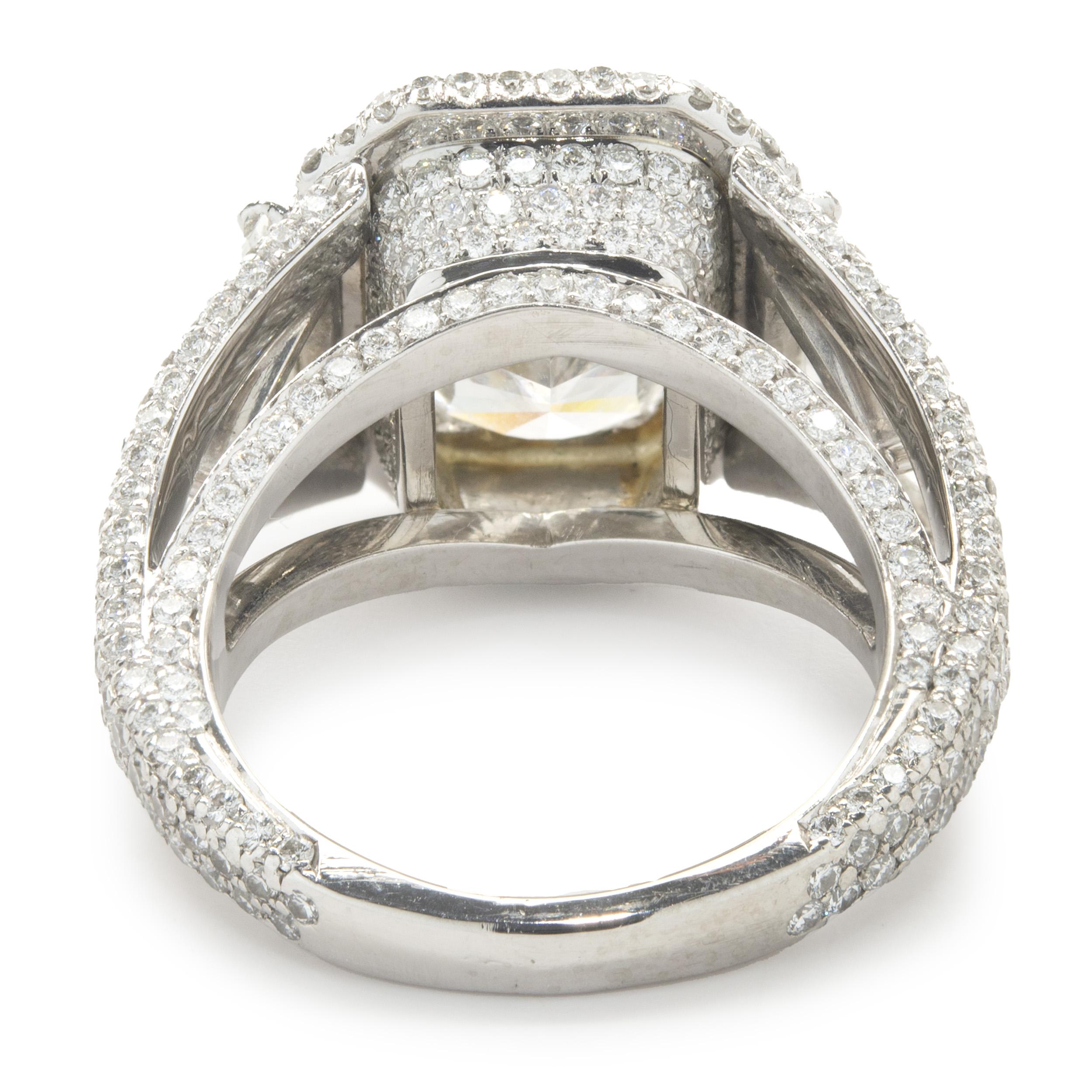 Platinum Radiant Cut Diamond Engagement Ring In Excellent Condition For Sale In Scottsdale, AZ