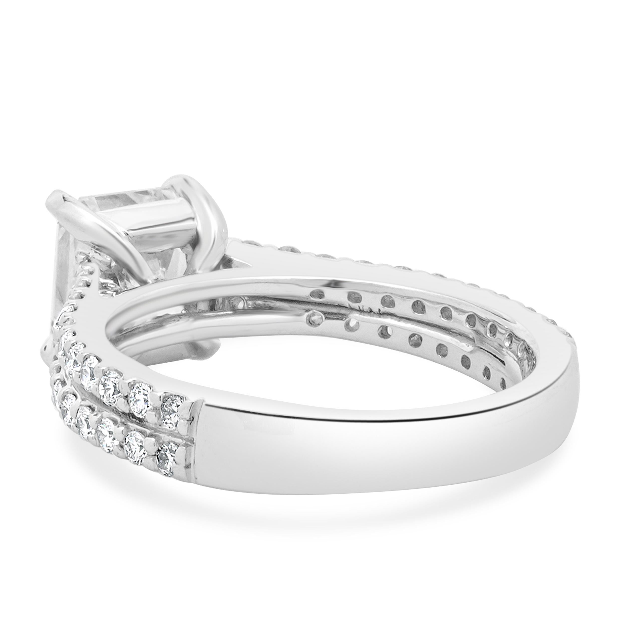 Anillo de compromiso de diamantes talla radiante en platino Corte radiante en venta